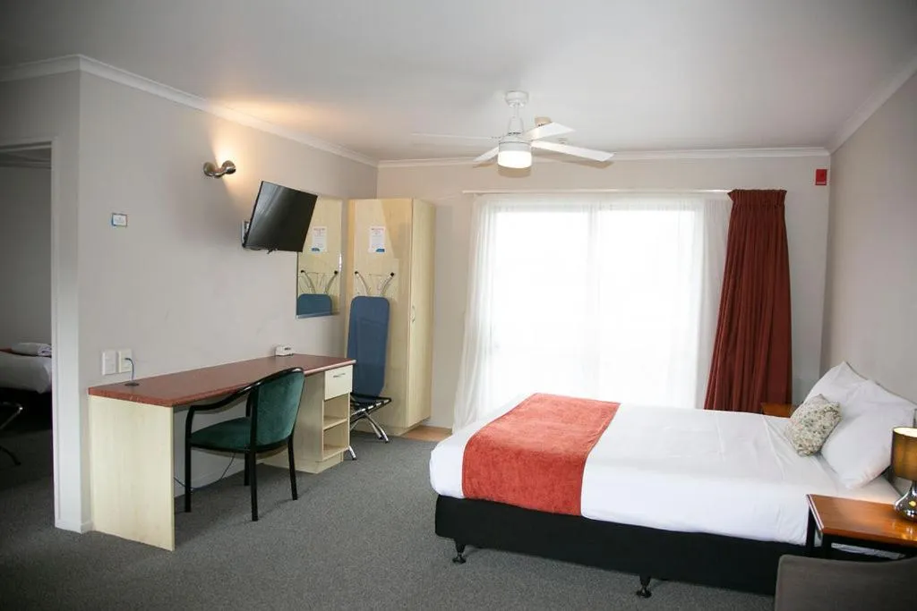 Bed in Bella Vista Motel Hamilton