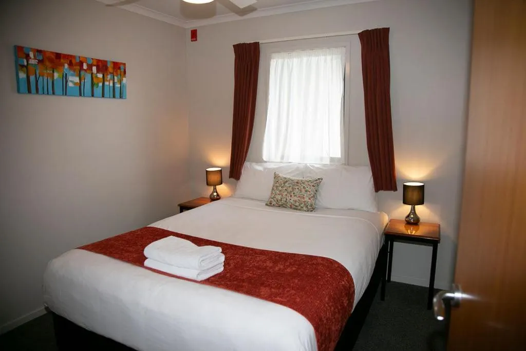 Bed in Bella Vista Motel Hamilton