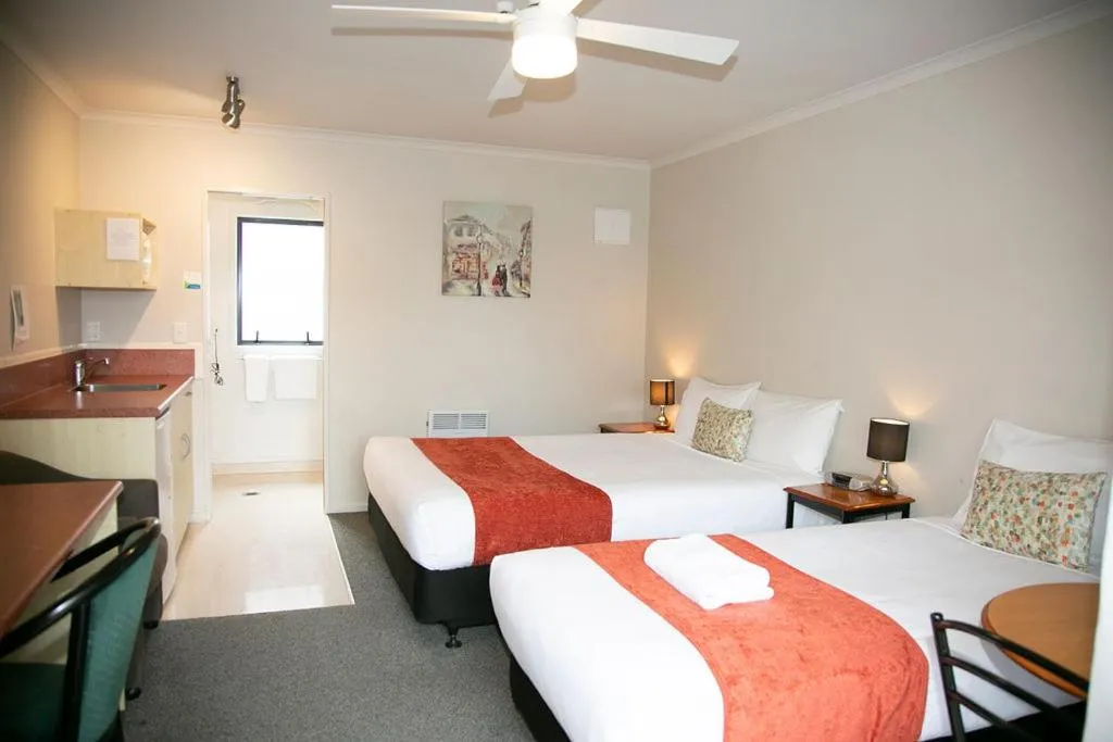 Bed in Bella Vista Motel Hamilton