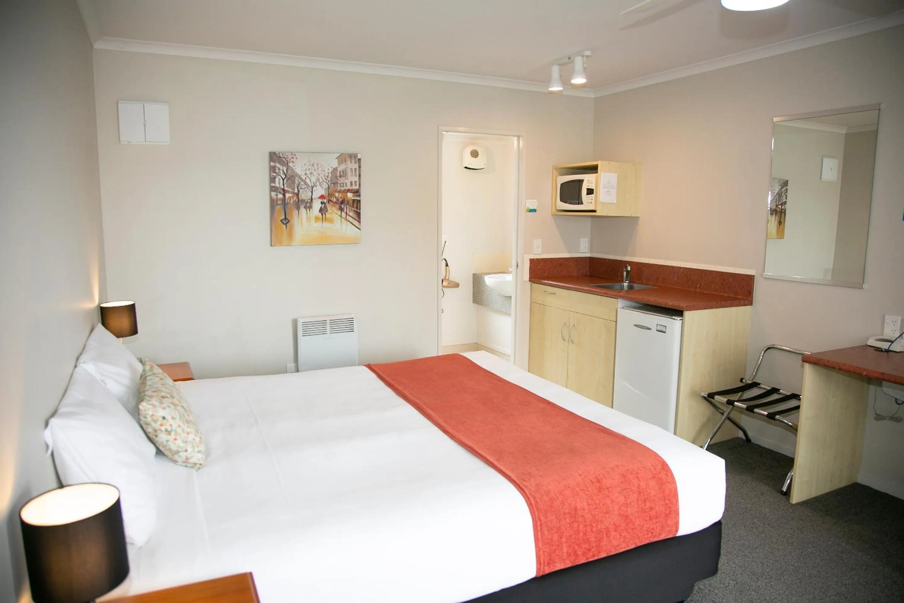 kitchen, Bed in Bella Vista Motel Hamilton