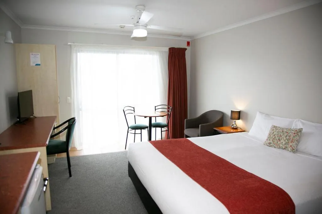 Bed in Bella Vista Motel Hamilton