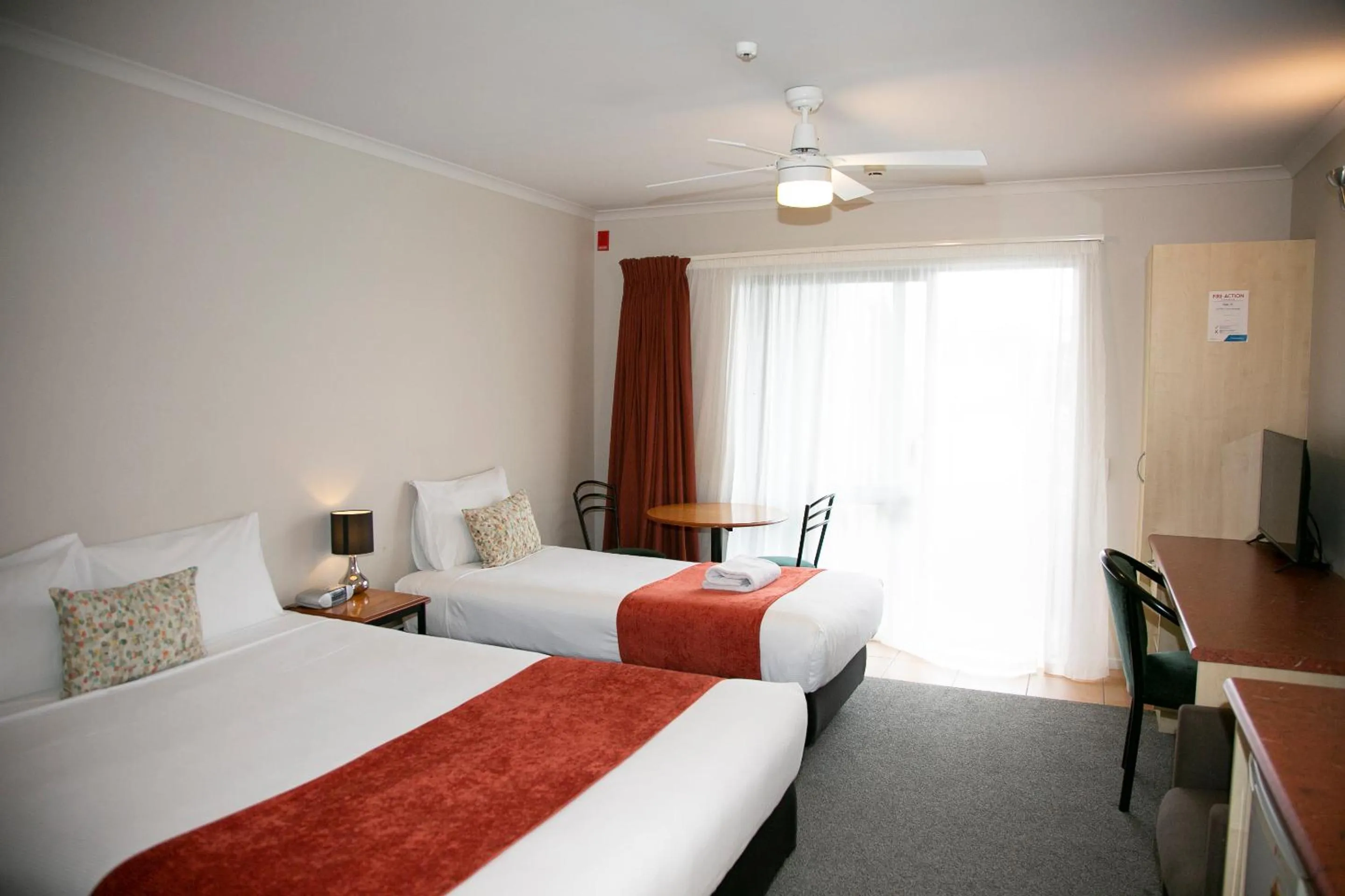 Bedroom, Bed in Bella Vista Motel Hamilton