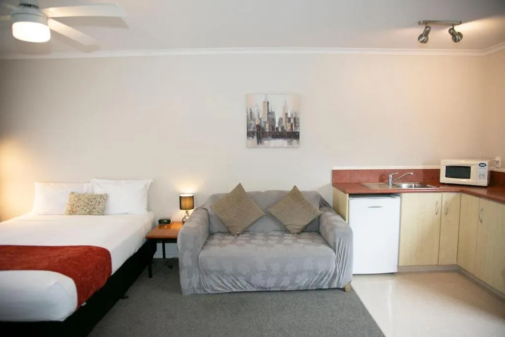 Bed in Bella Vista Motel Hamilton