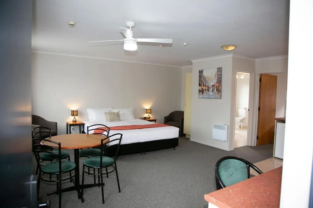 Bed in Bella Vista Motel Hamilton