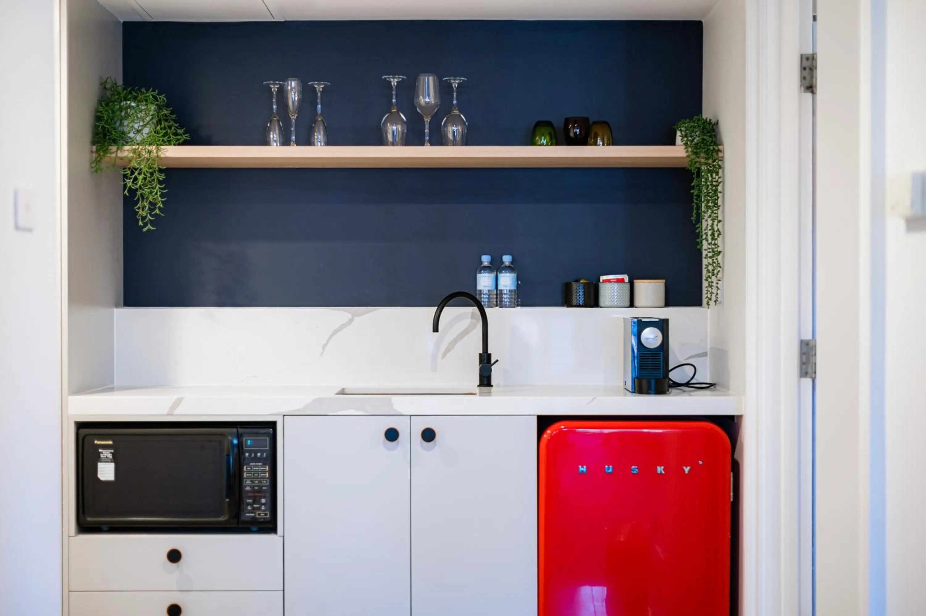 Kitchen or kitchenette in Coogee Bay Boutique Hotel