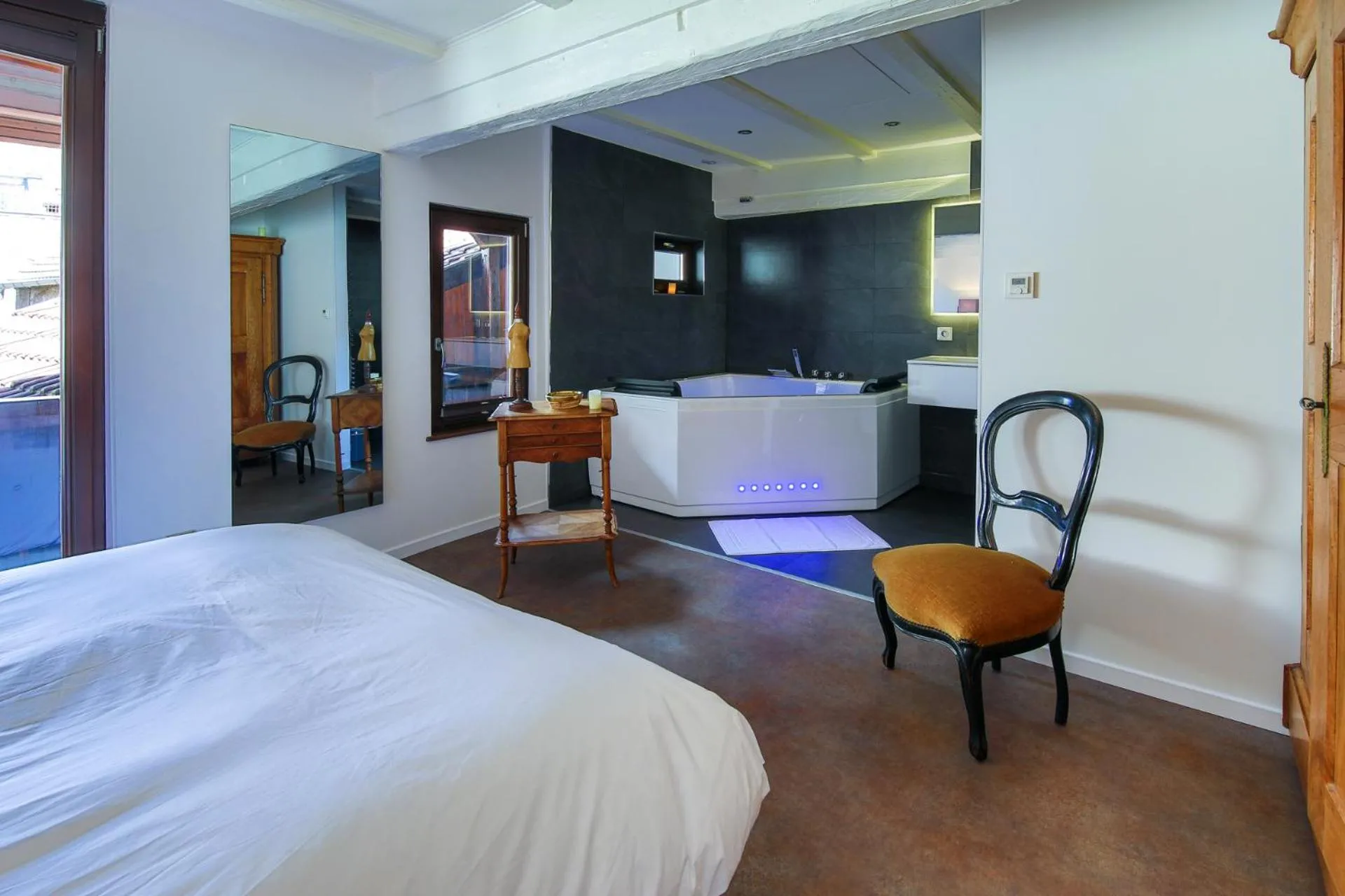 Bed in Suites Residences Spa