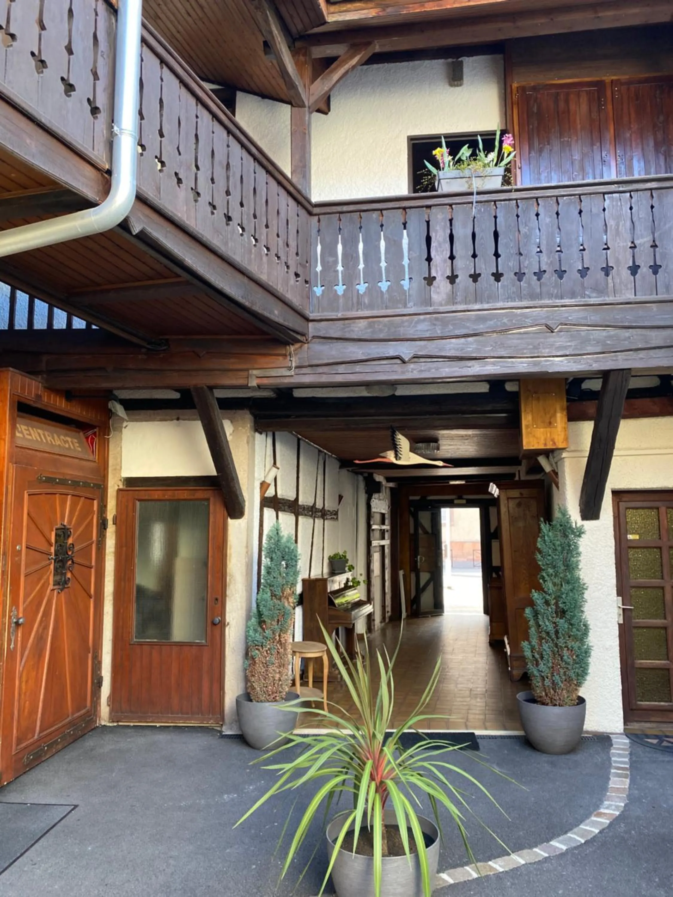 Inner courtyard view in Suites Residences Spa