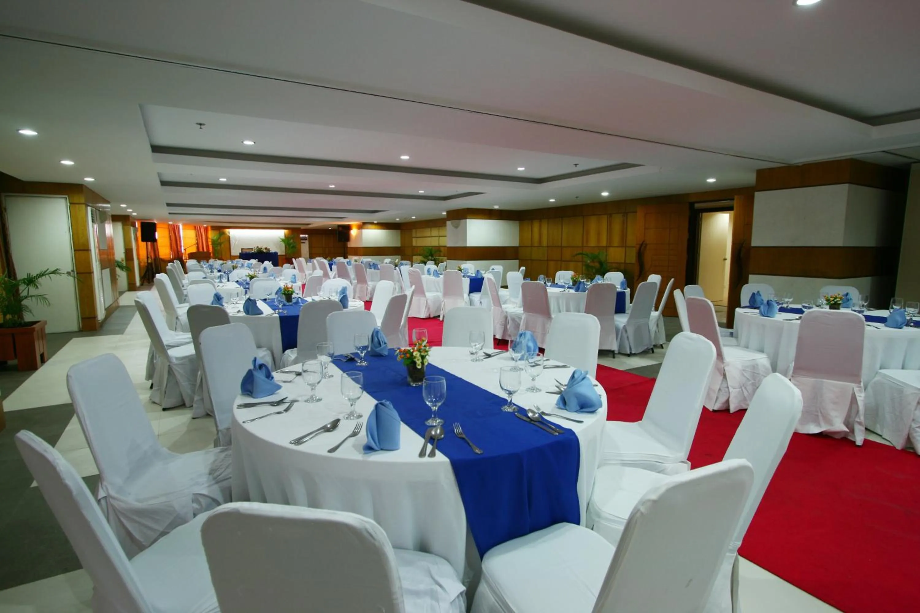 Business facilities in Crown Regency Hotel & Towers