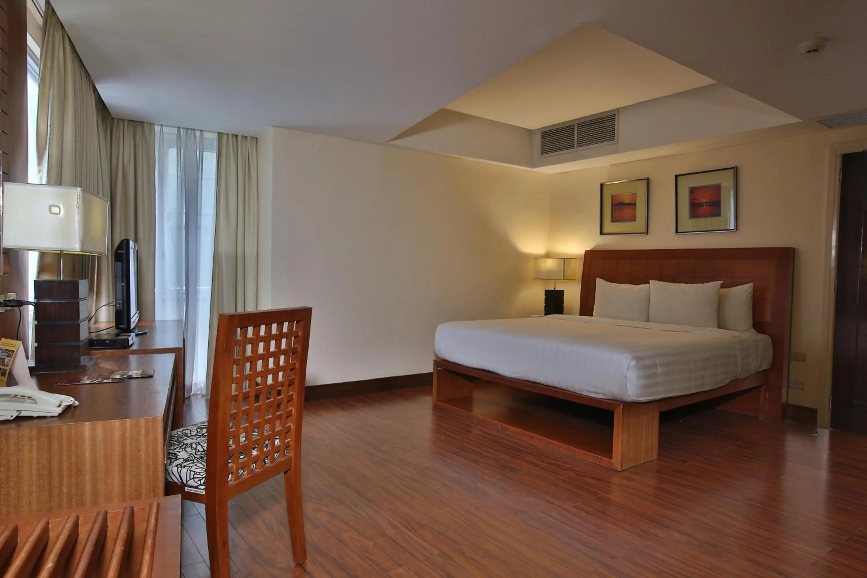 Photo of the whole room, Bed in Crown Regency Hotel & Towers