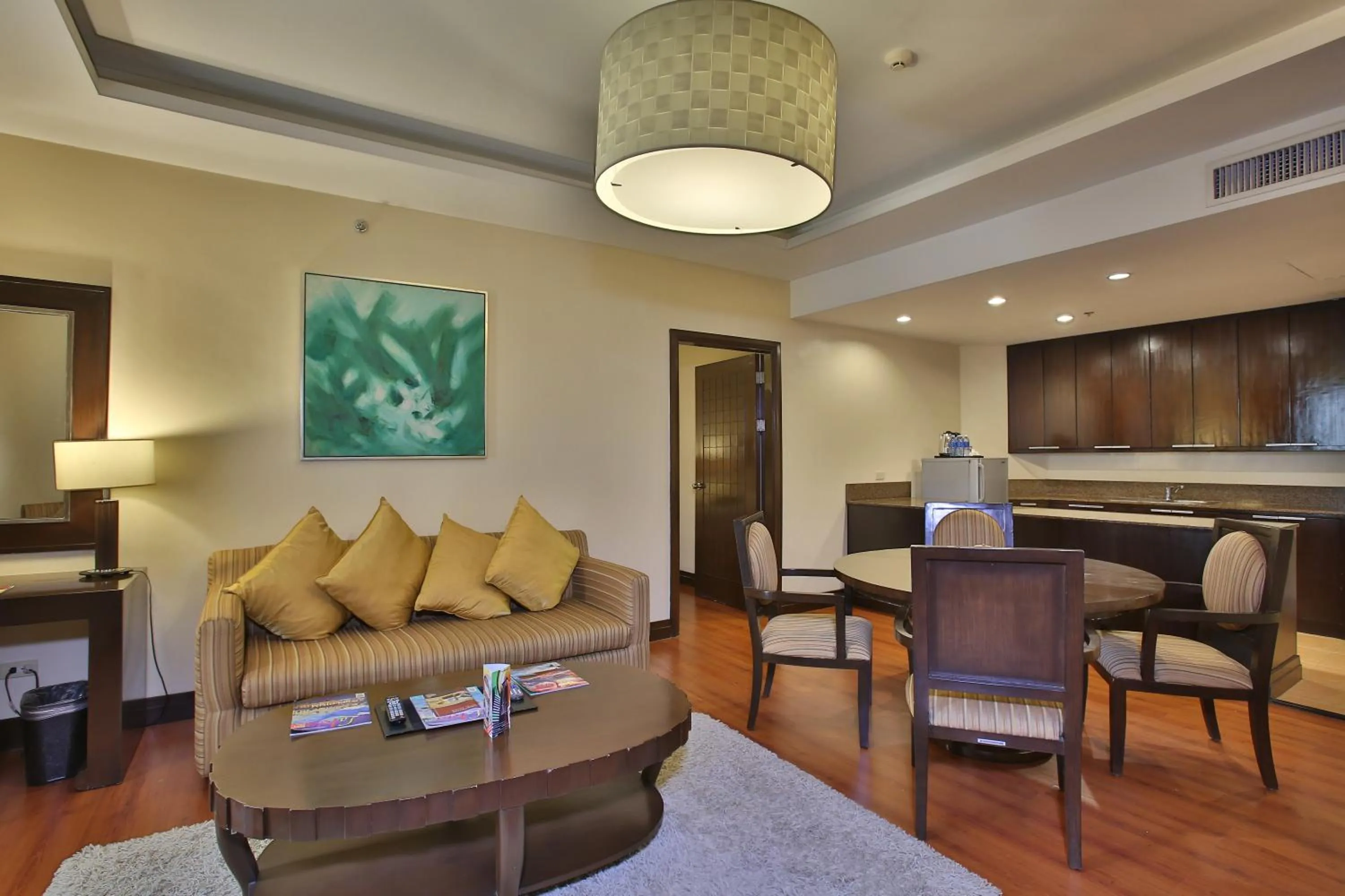 Living room in Crown Regency Hotel & Towers
