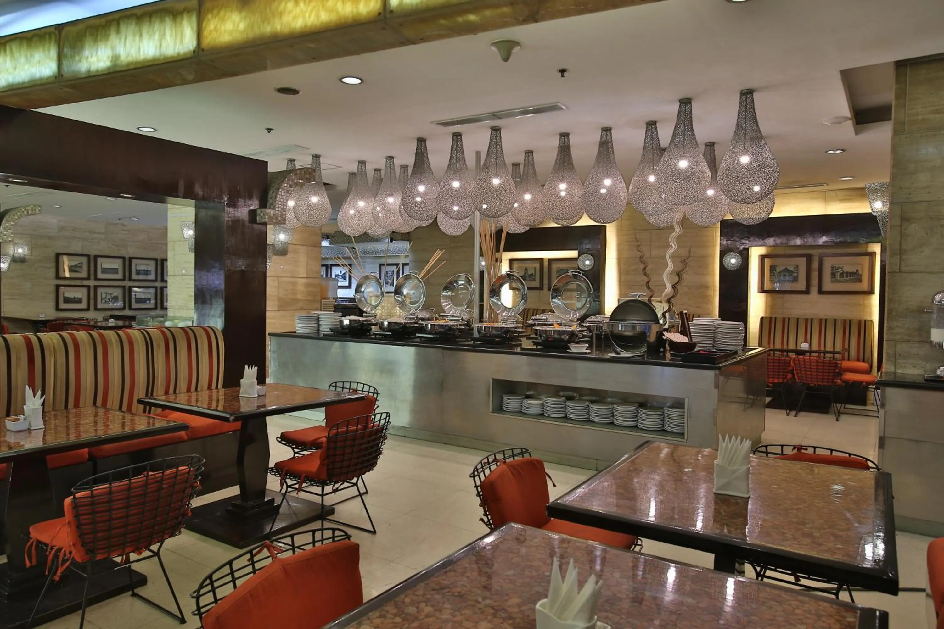 Restaurant/places to eat in Crown Regency Hotel & Towers