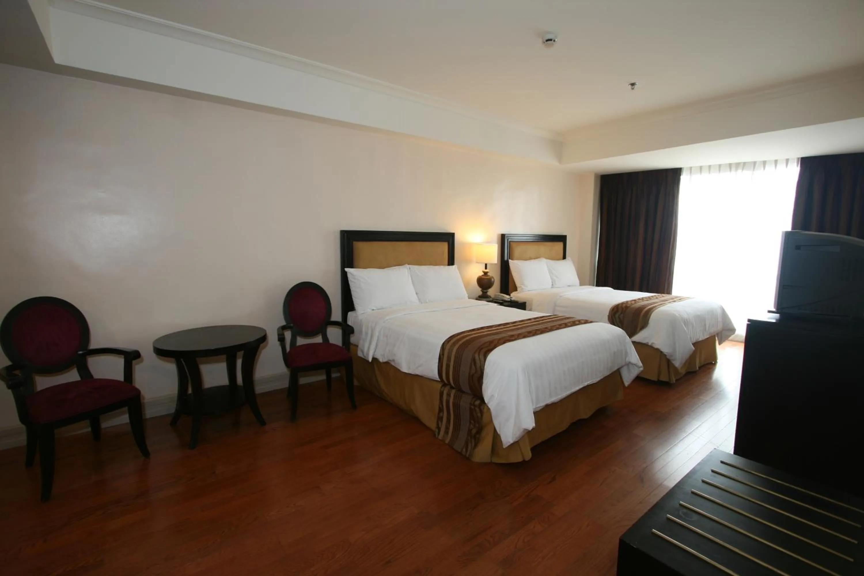 Bedroom, Bed in Crown Regency Hotel & Towers