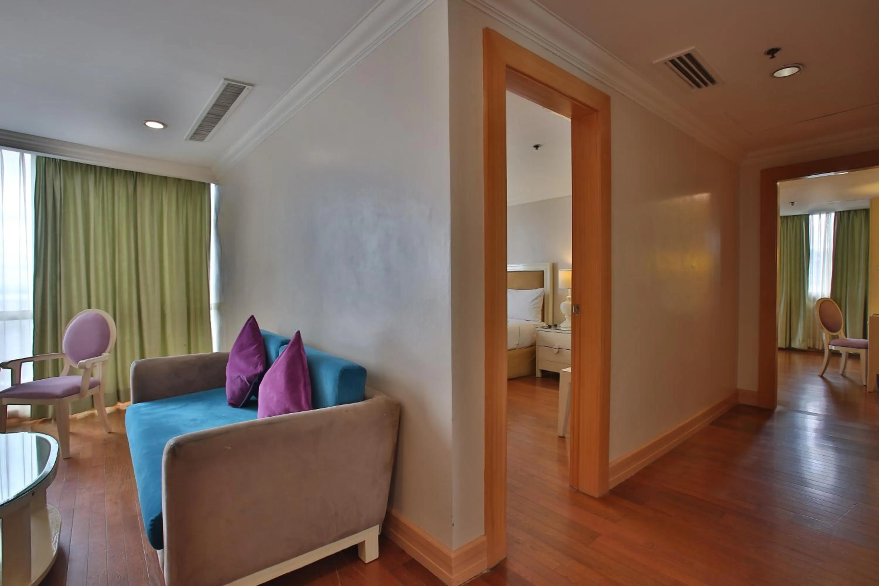 Living room in Crown Regency Hotel & Towers