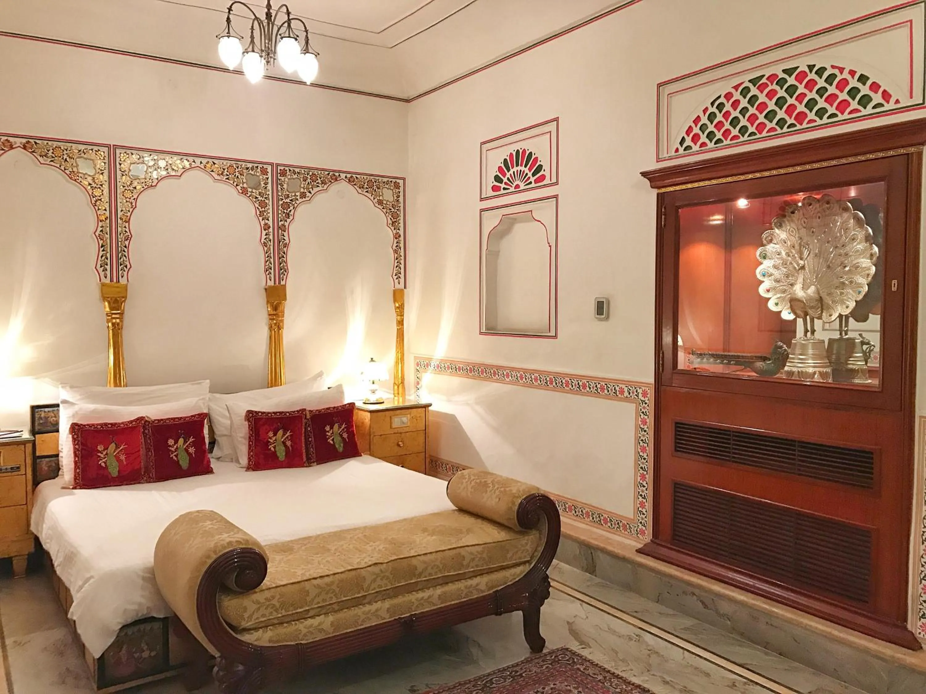 Bedroom, Bed in The Raj Palace (Small Luxury Hotels of the World)