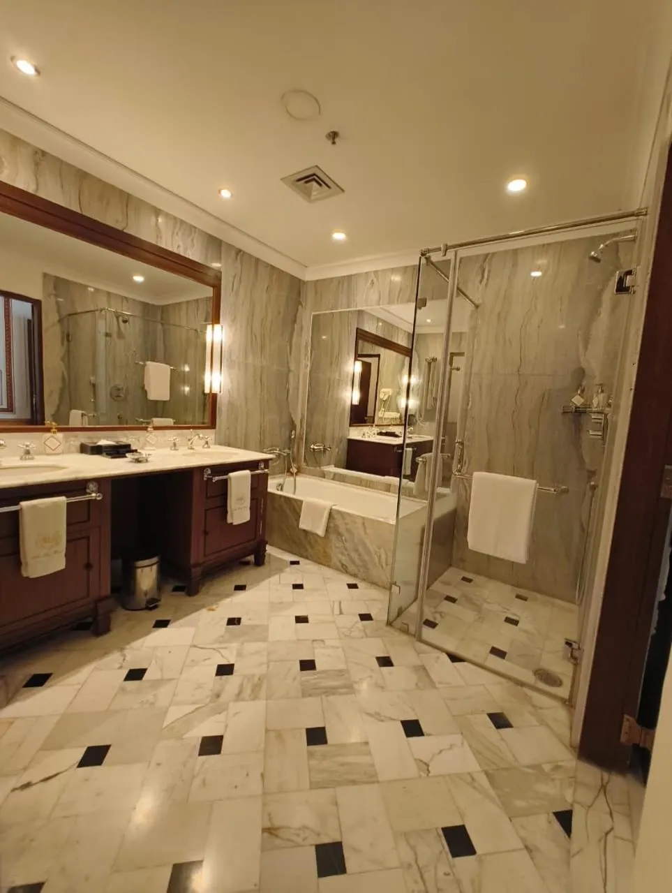Bathroom in The Raj Palace (Small Luxury Hotels of the World)