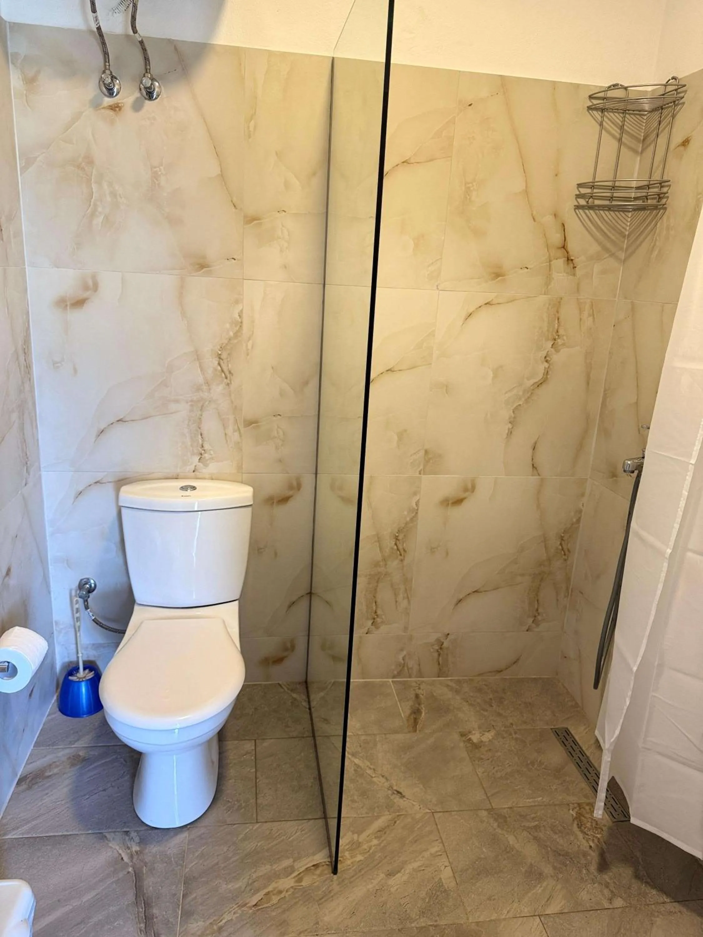 Shower in Vila Bilali
