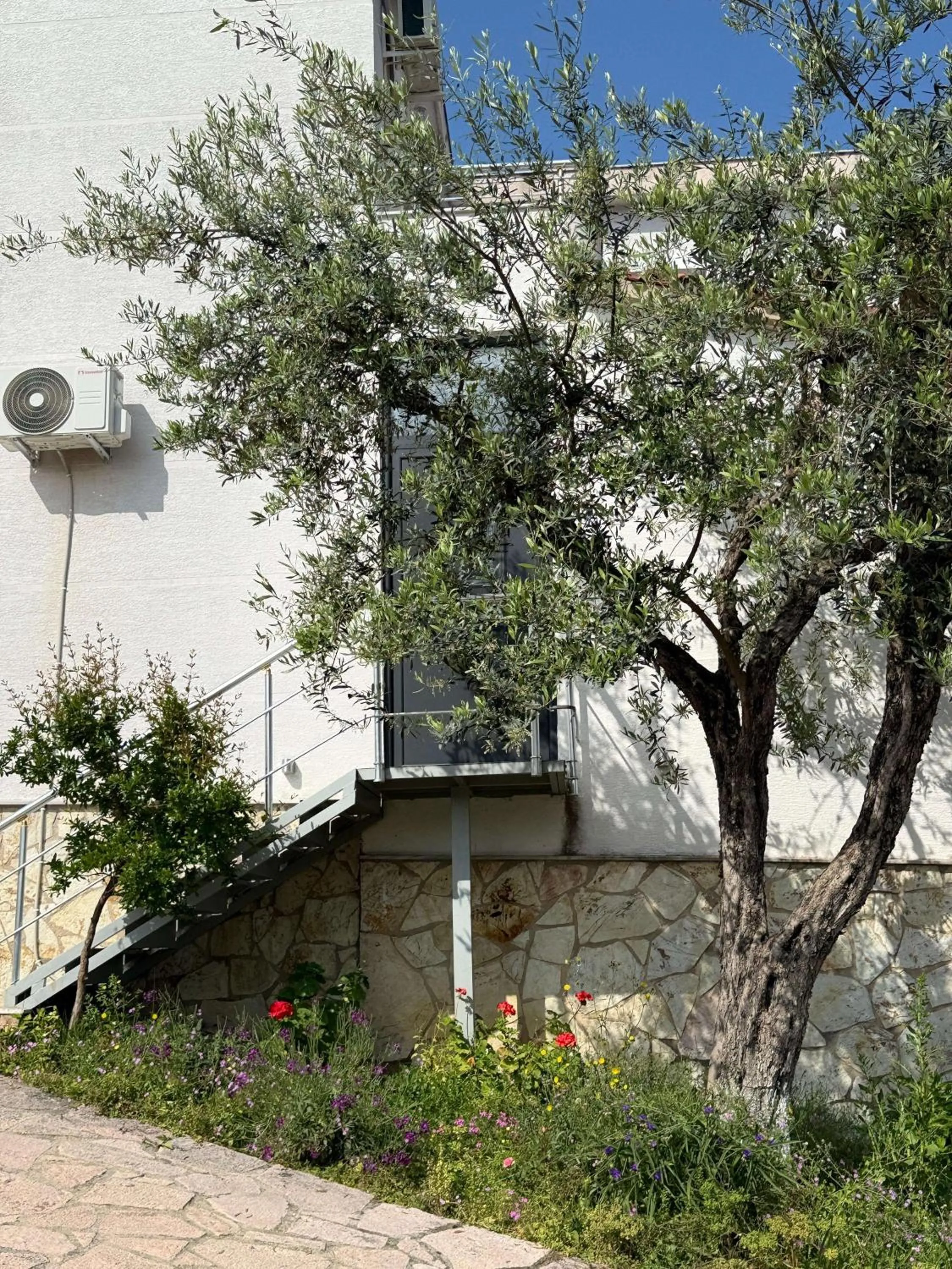 Property building in Vila Bilali