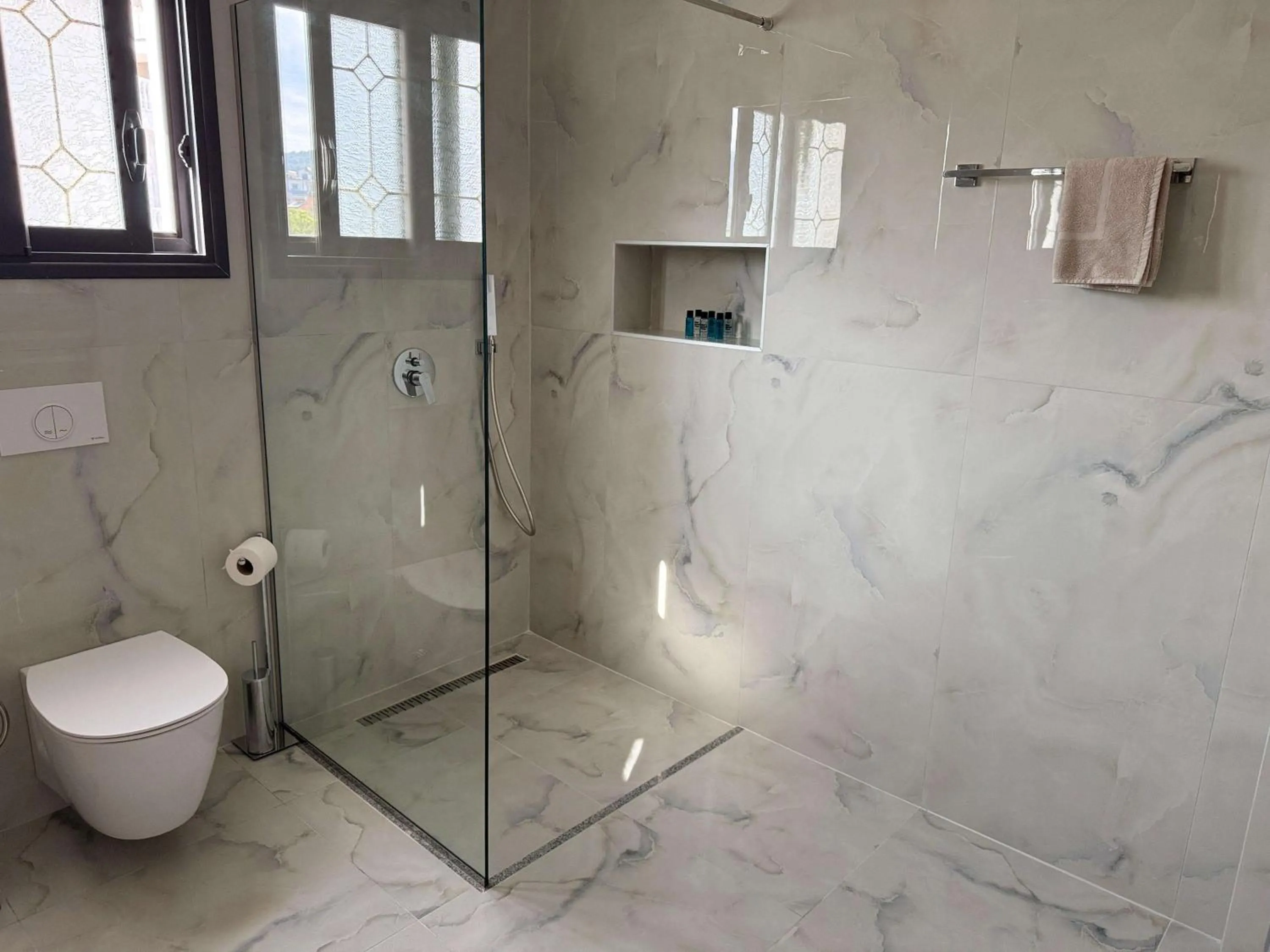 Shower in Vila Bilali
