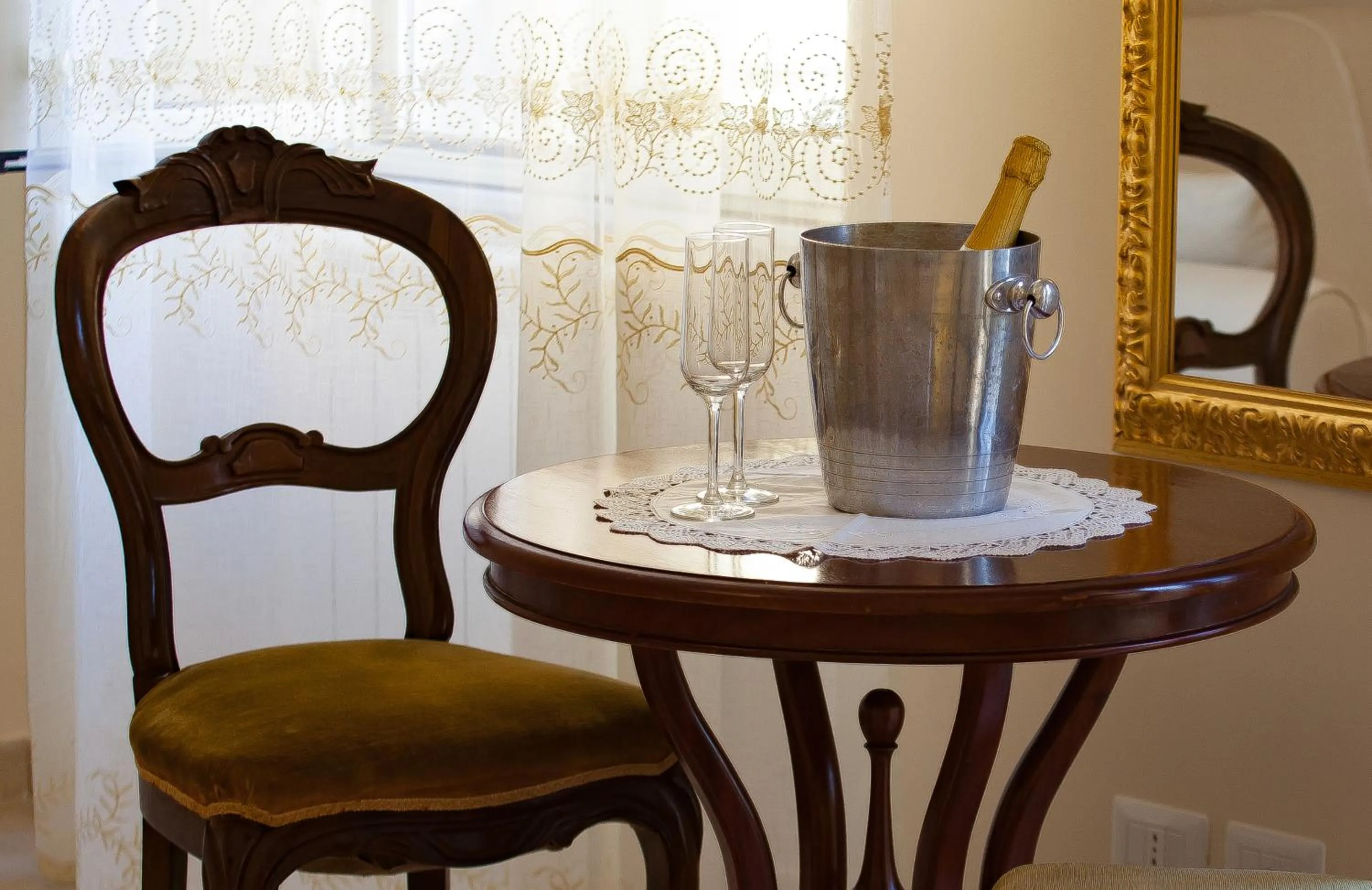 Decorative detail in B&B Veronicas