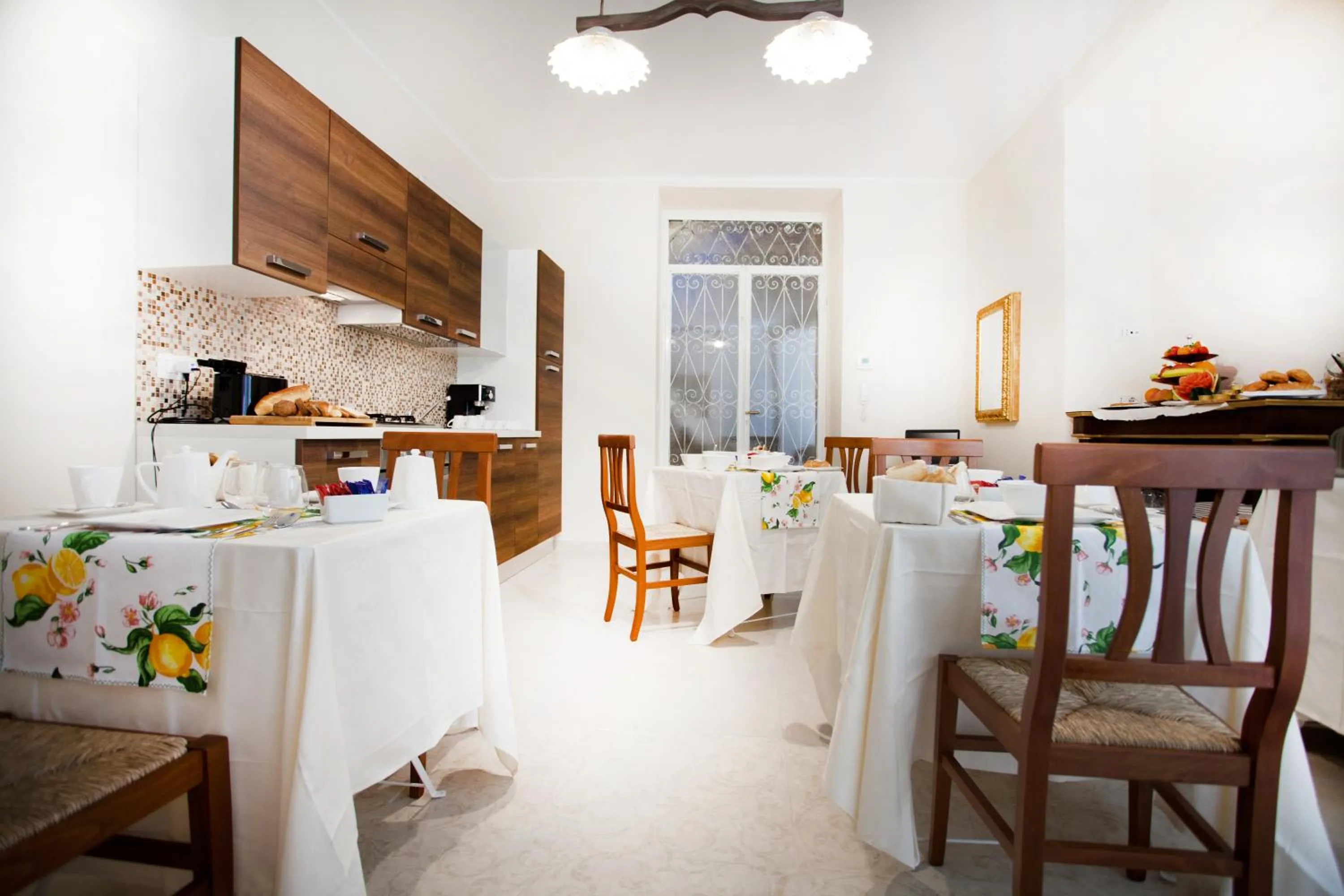 Communal kitchen in B&B Veronicas