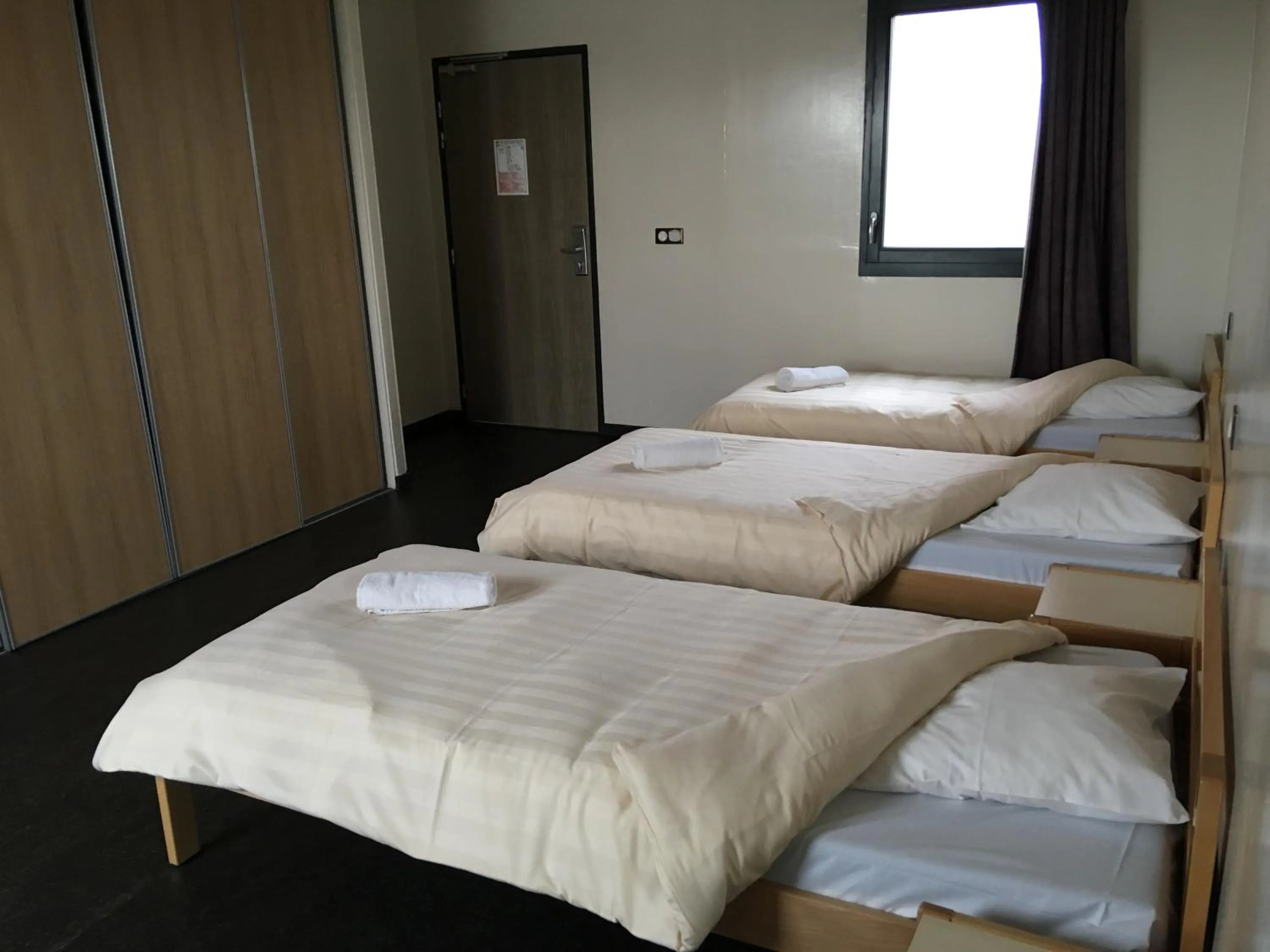 Bedroom, Bed in Auberge de jeunesse L'Escale