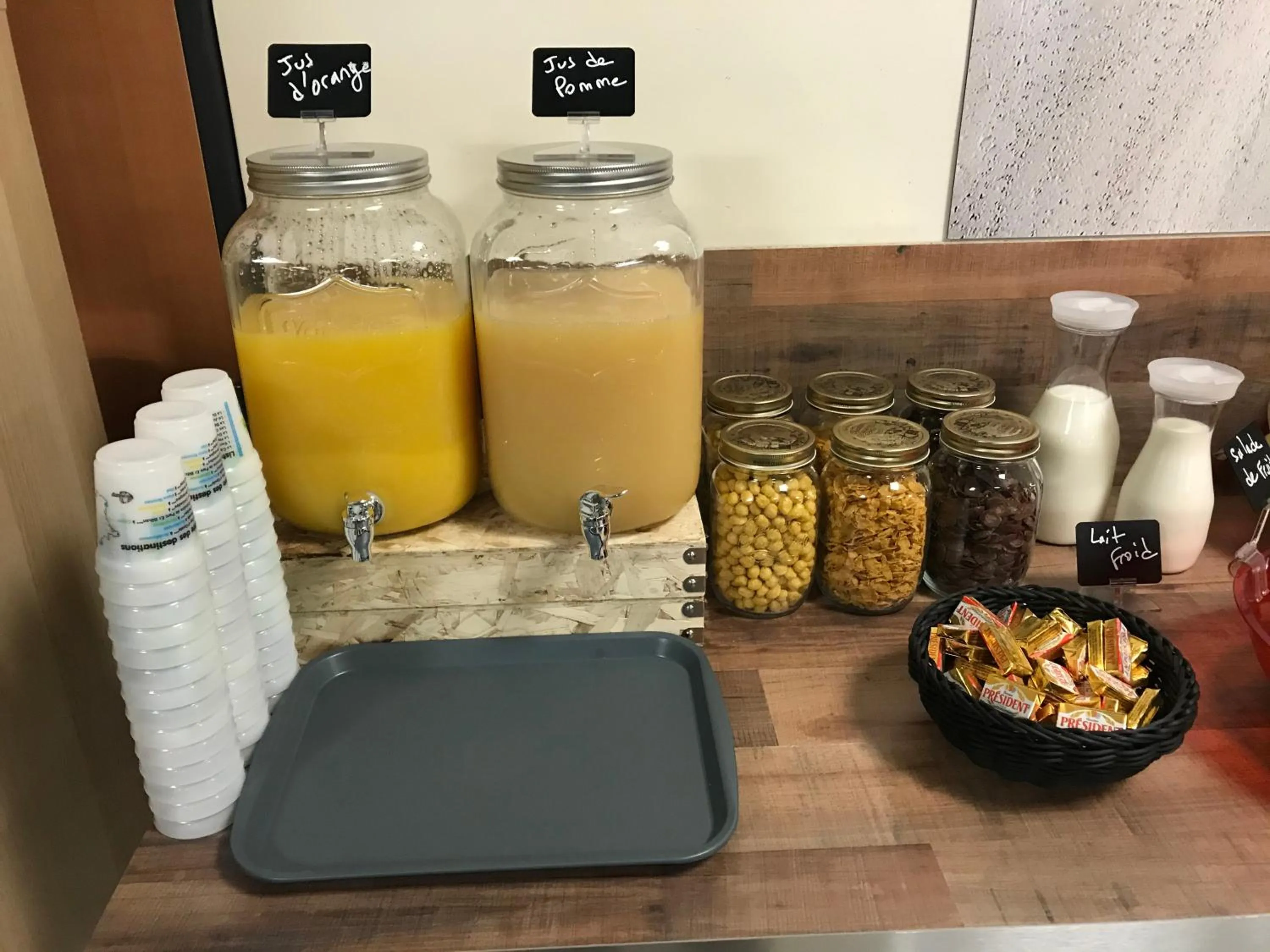 Continental breakfast in Auberge de jeunesse L'Escale