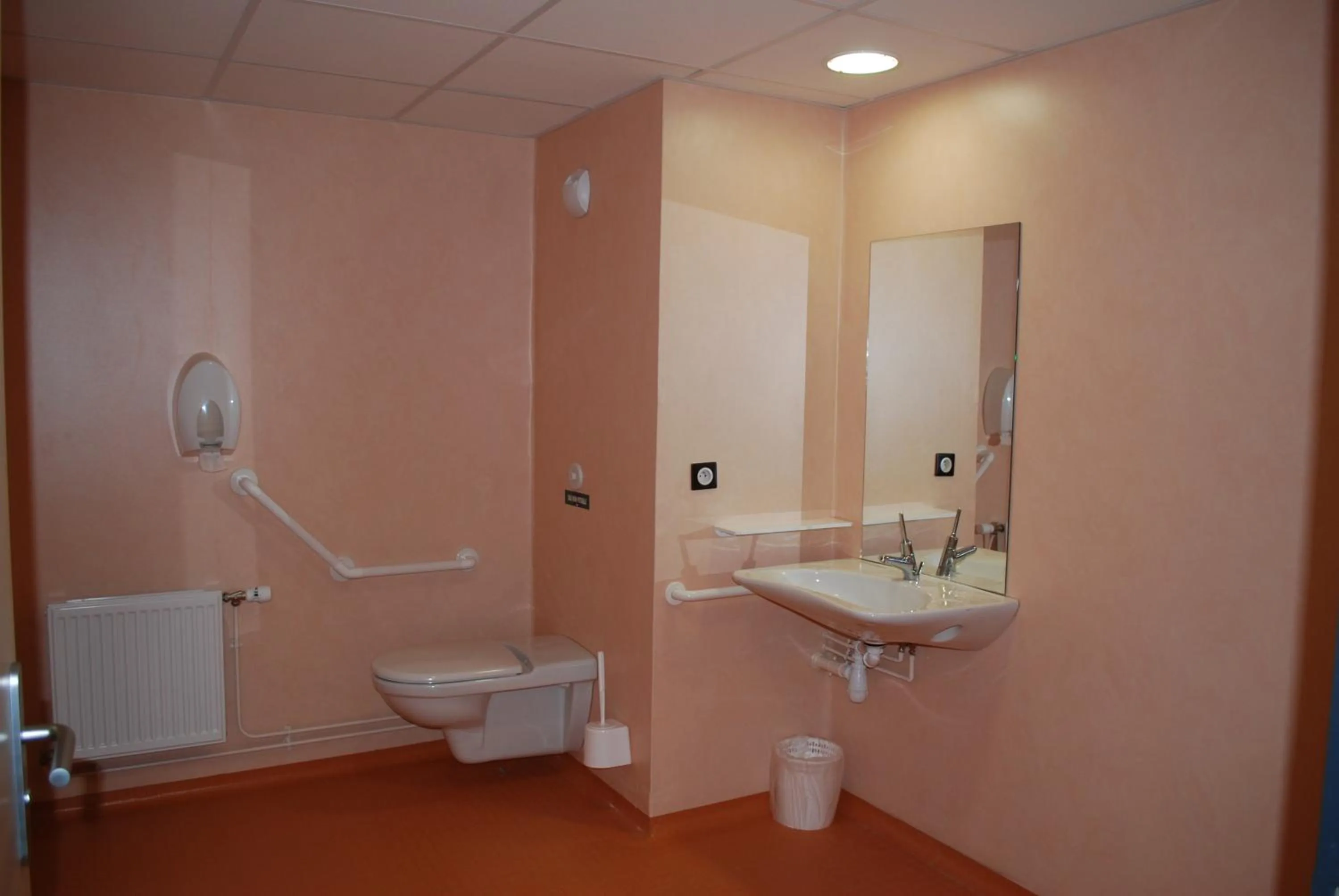 Toilet in Auberge de jeunesse L'Escale