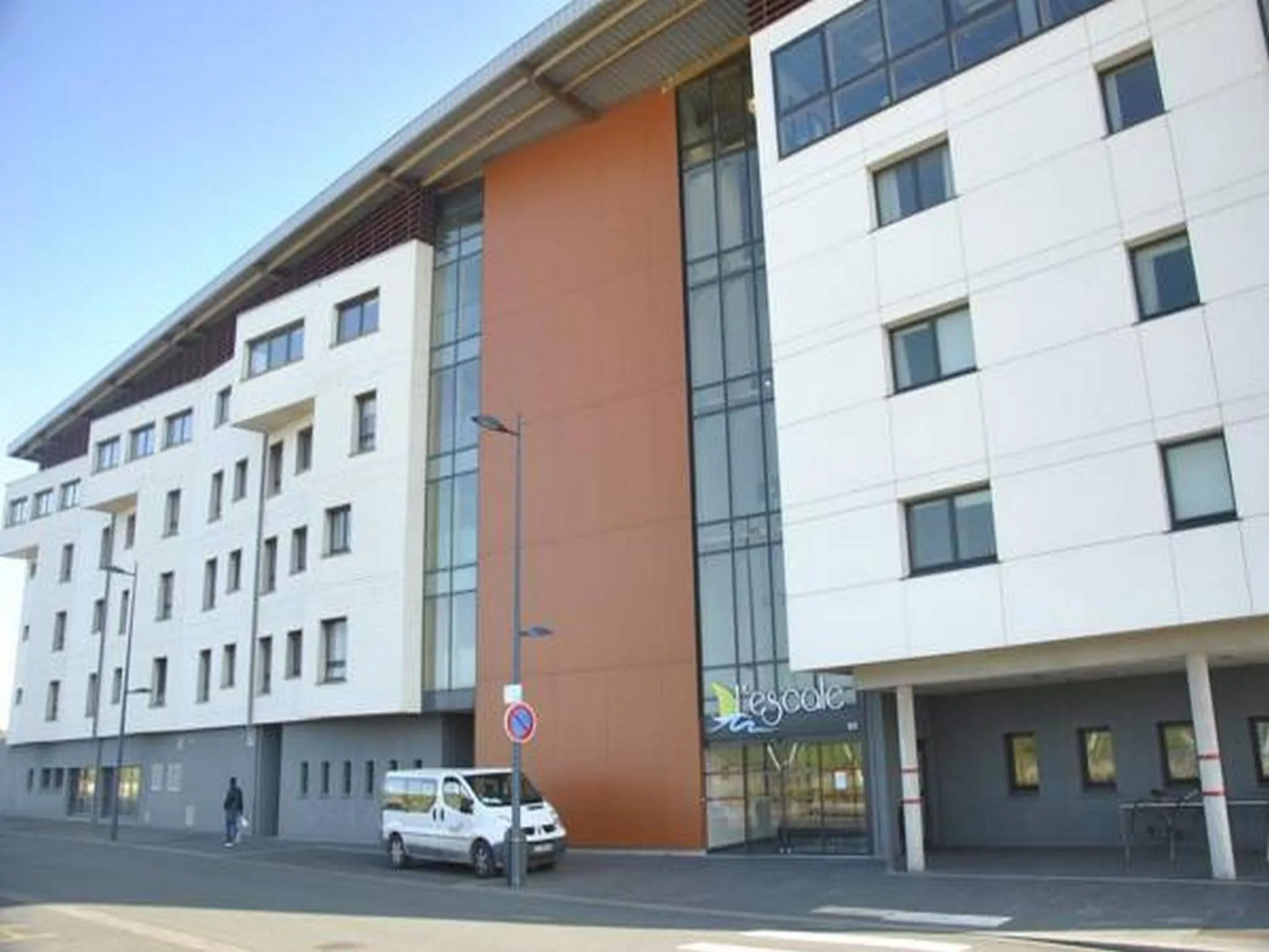 Property building in Auberge de jeunesse L'Escale