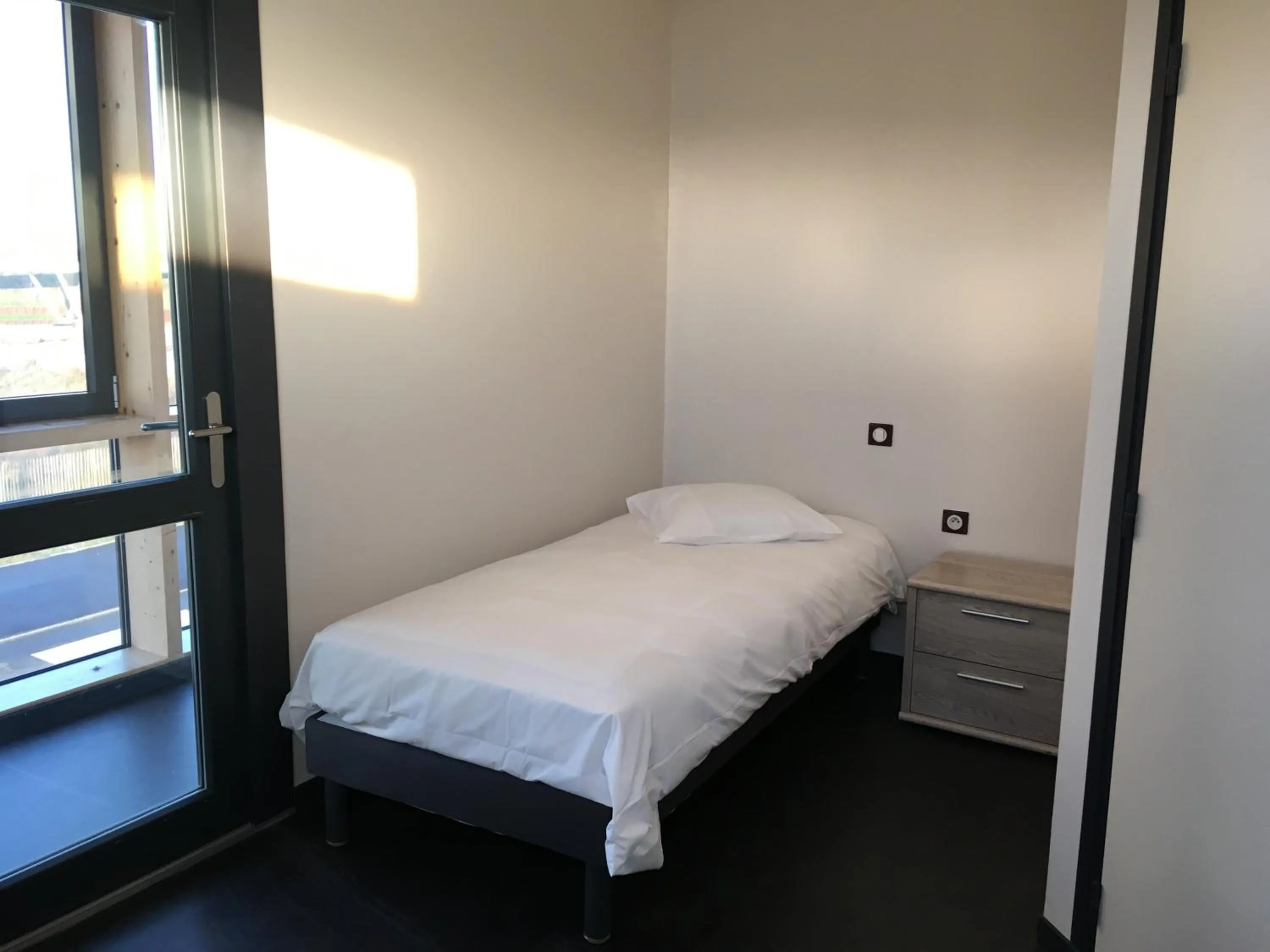 Bedroom, Bed in Auberge de jeunesse L'Escale