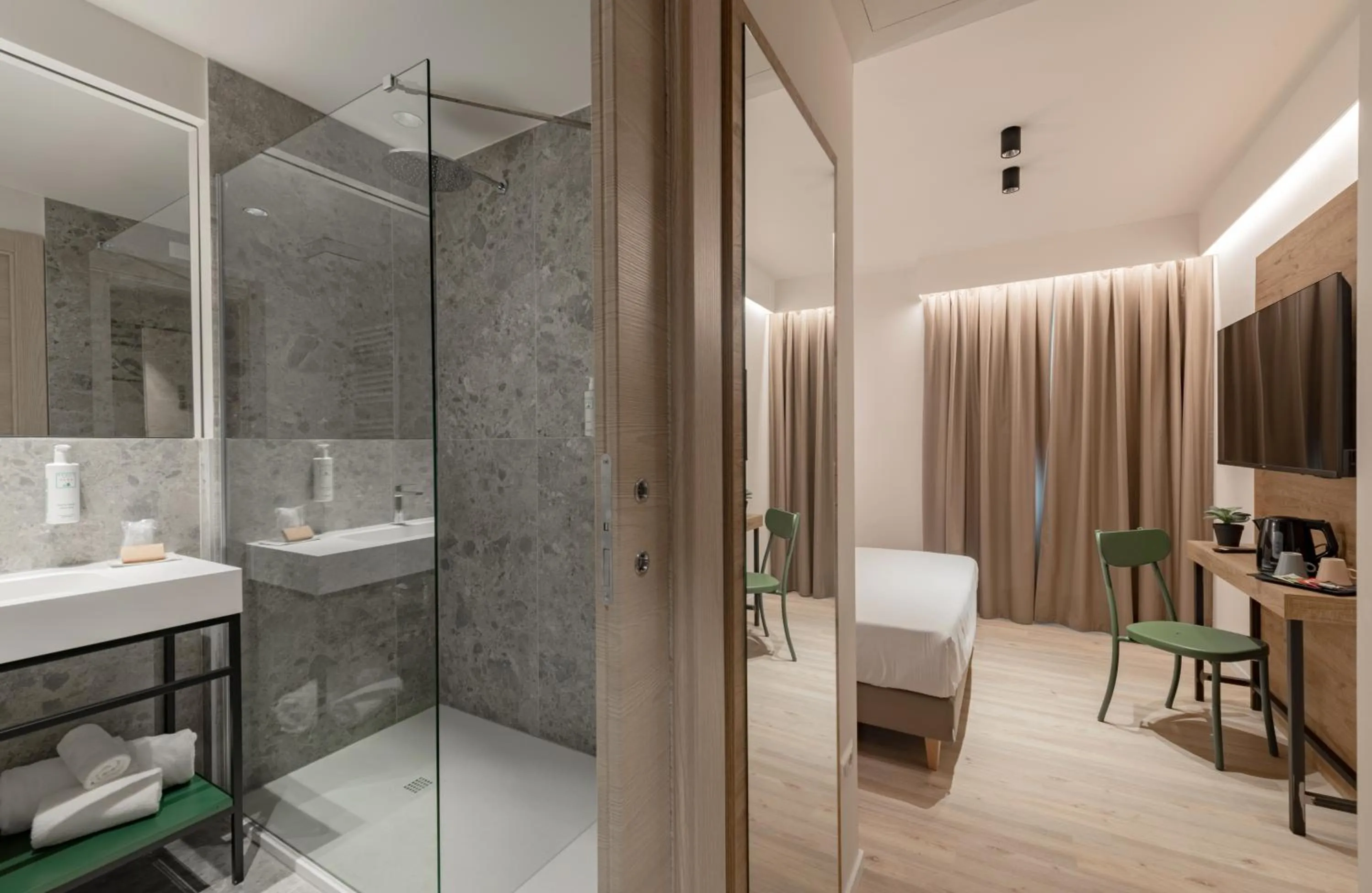 Bathroom in Catignano Hotel