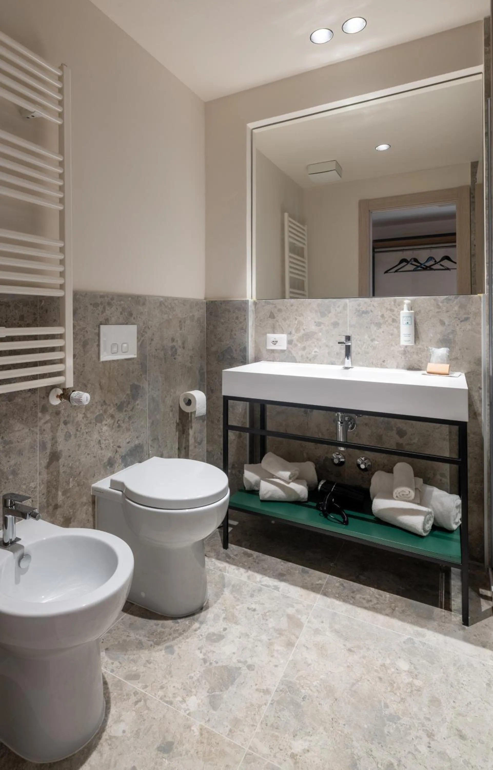 Bathroom in Catignano Hotel