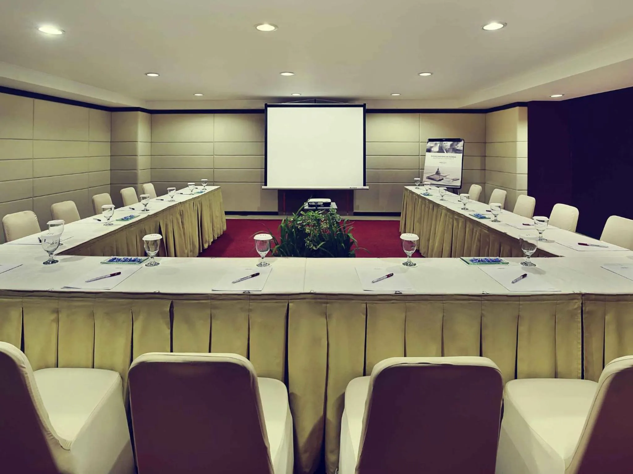 Meeting/conference room in Mercure Pontianak City Center