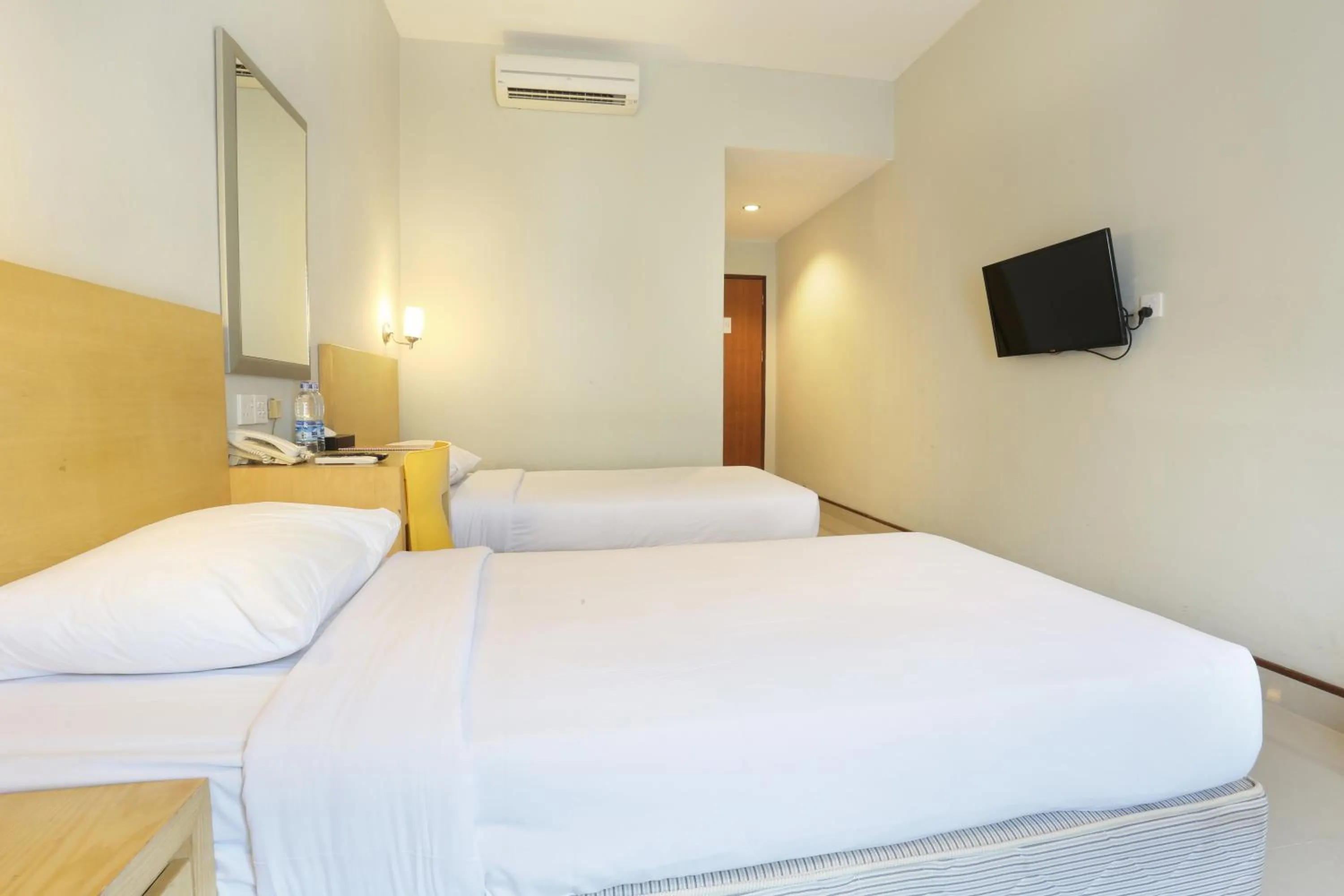 Photo of the whole room, Bed in Triniti Hotel Batam