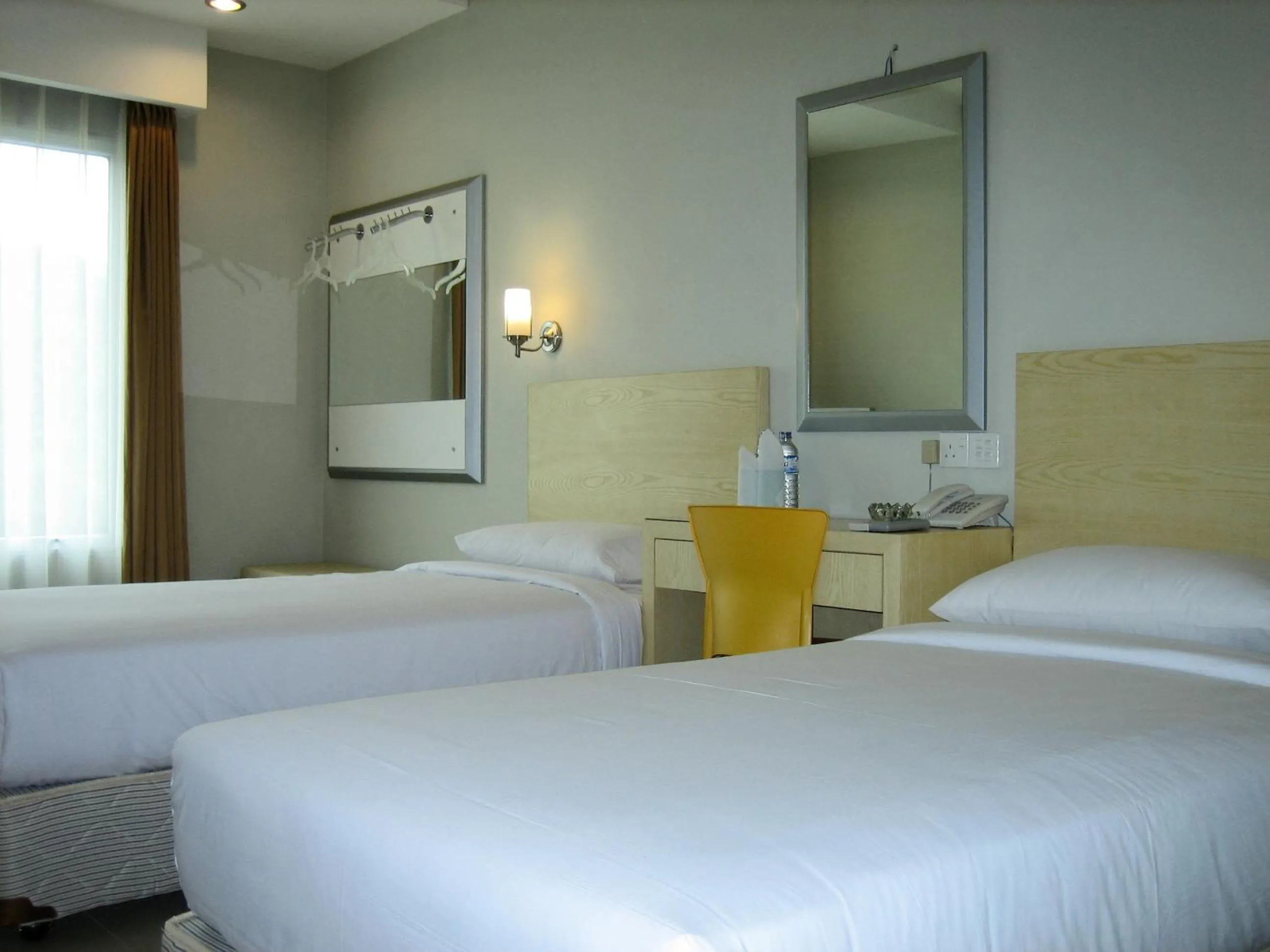 Photo of the whole room, Bed in Triniti Hotel Batam