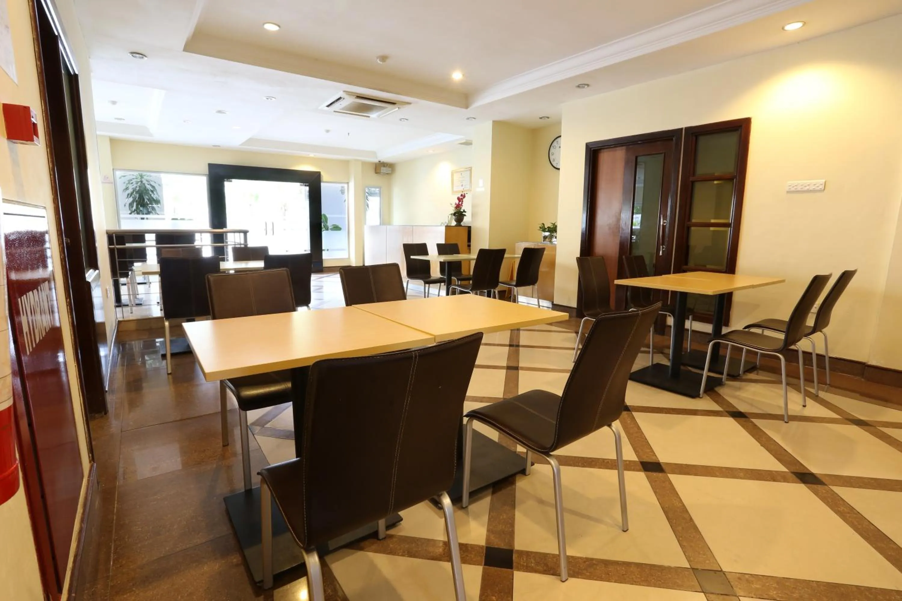Restaurant/places to eat in Triniti Hotel Batam