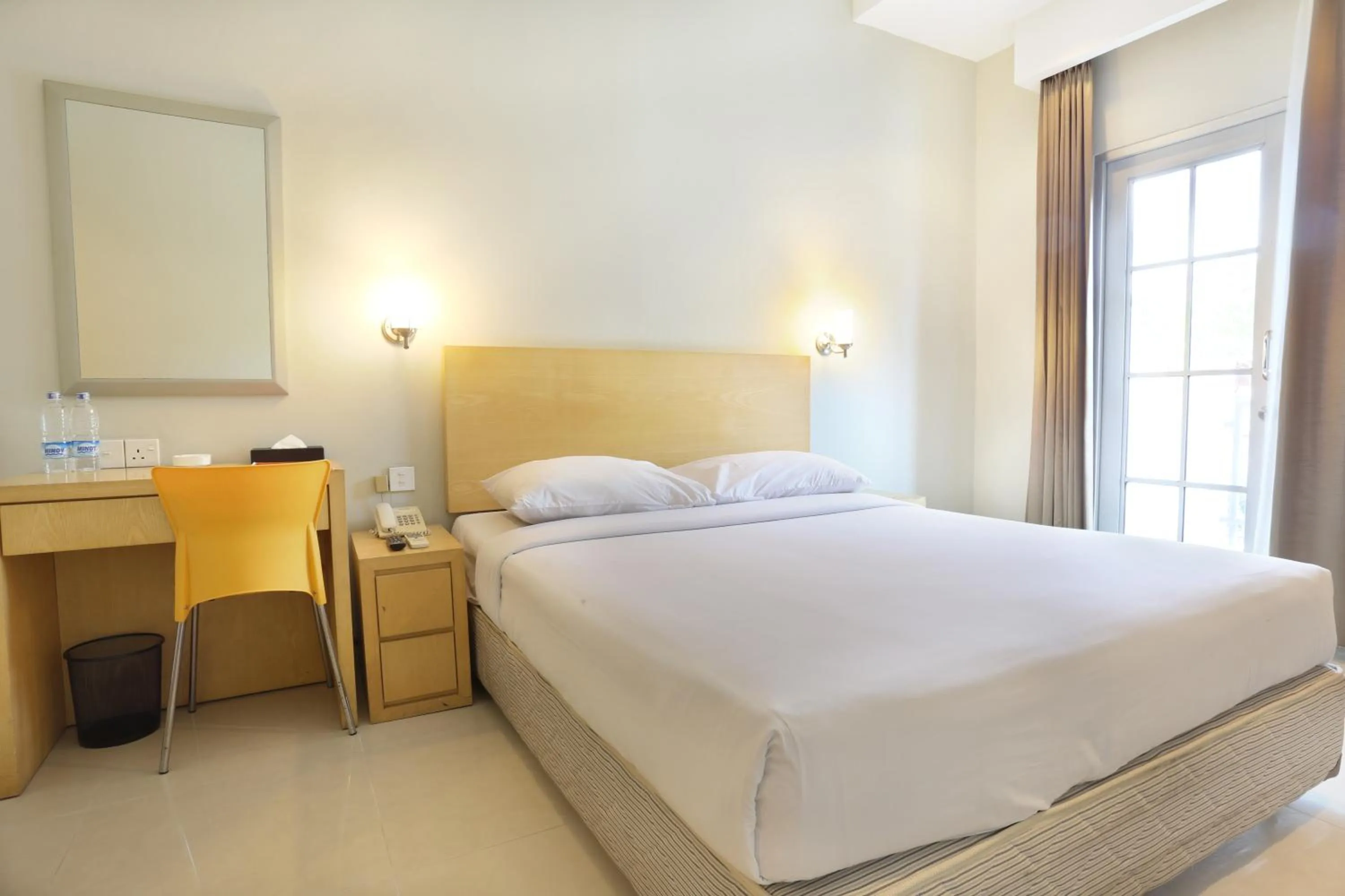 Bedroom, Bed in Triniti Hotel Batam