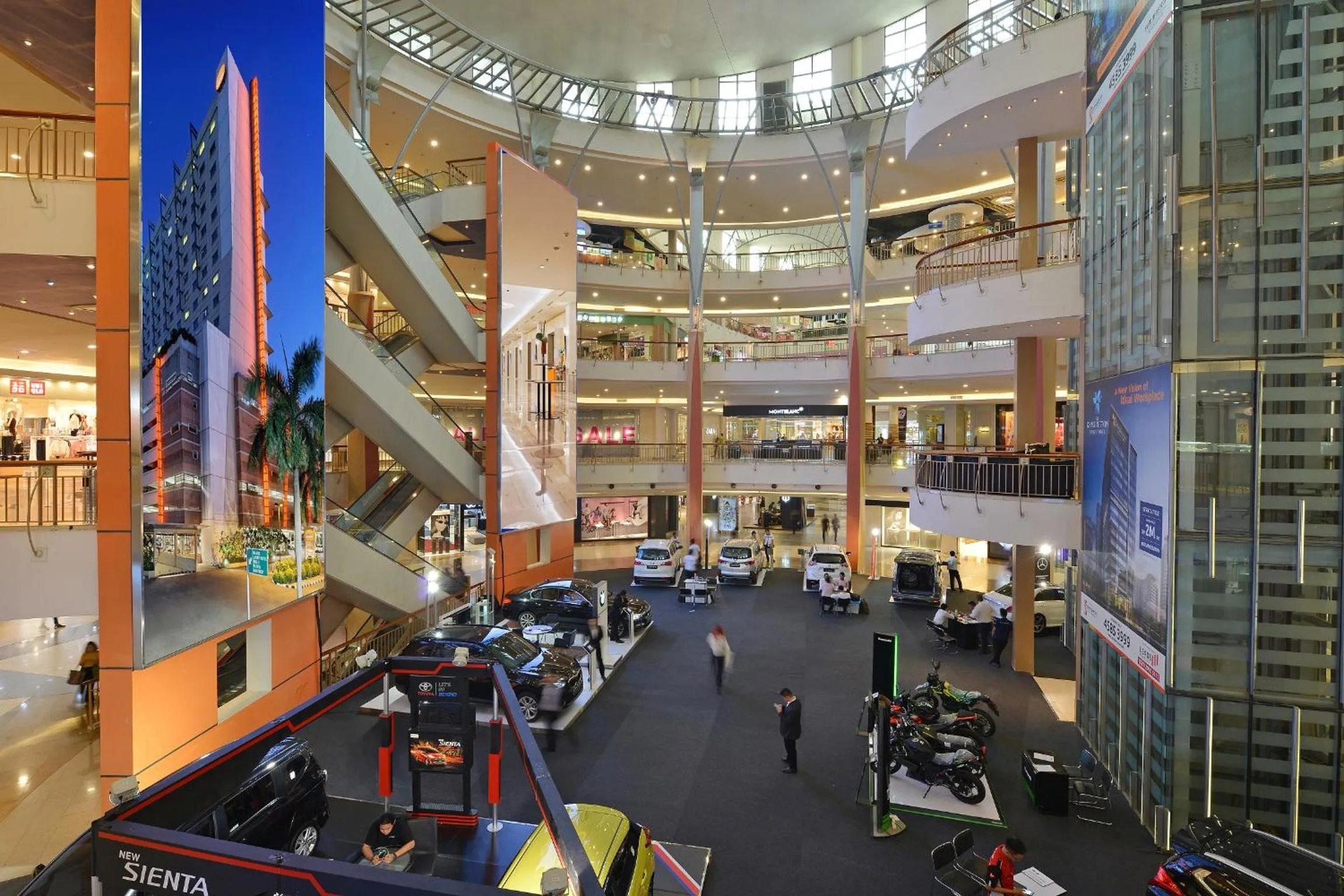 Restaurant/places to eat in HARRIS Hotel and Conventions Kelapa Gading Jakarta