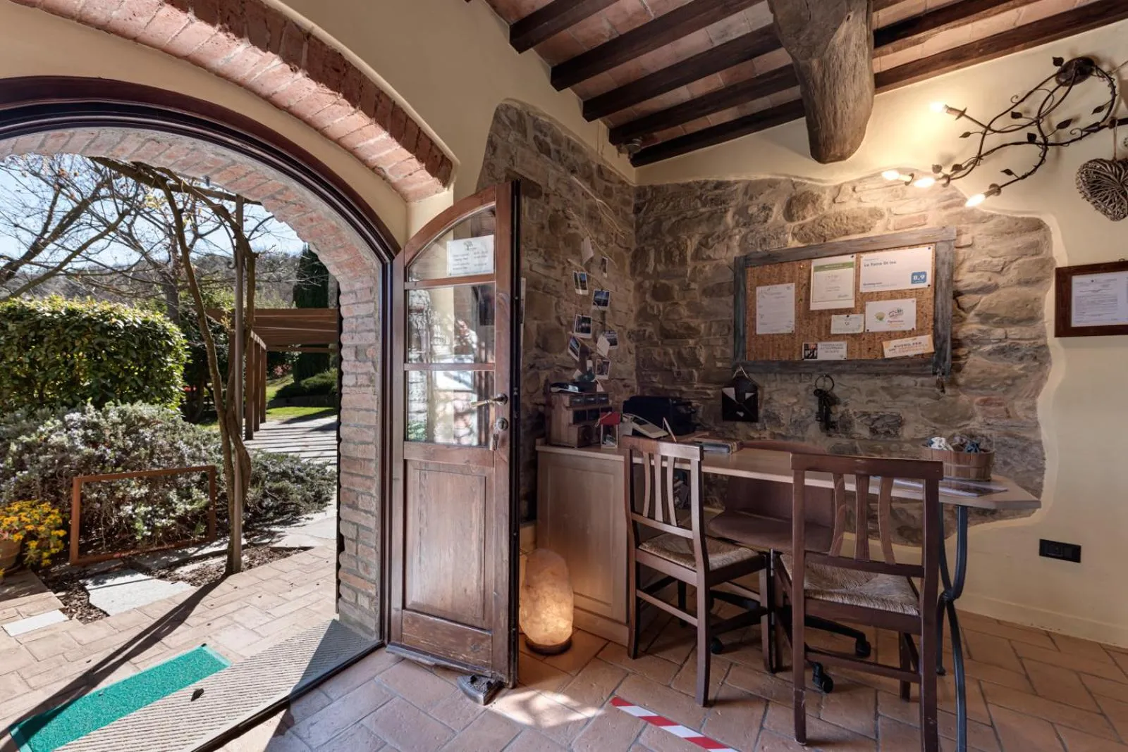 Lobby or reception in Le Terre Di Isa