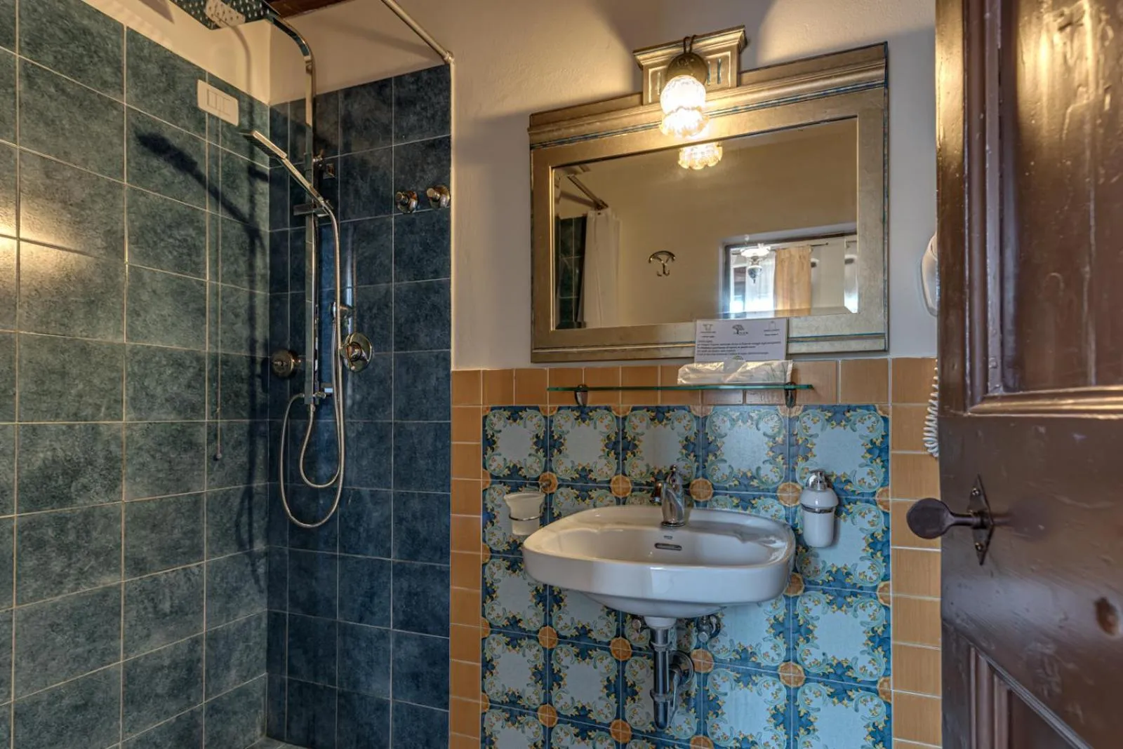 Shower in Le Terre Di Isa