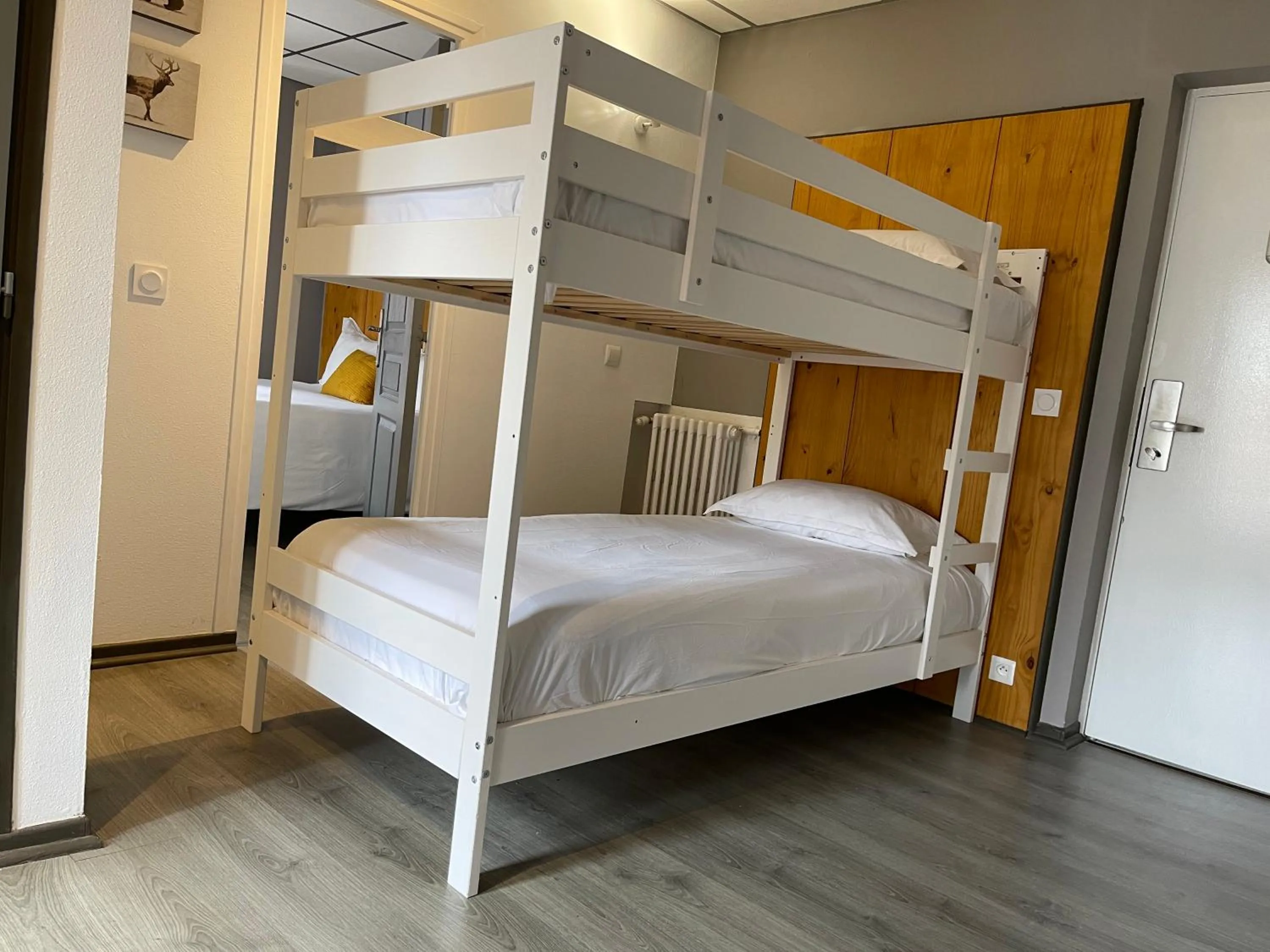 bunk bed, Bed in Le Central Hôtel-Bar