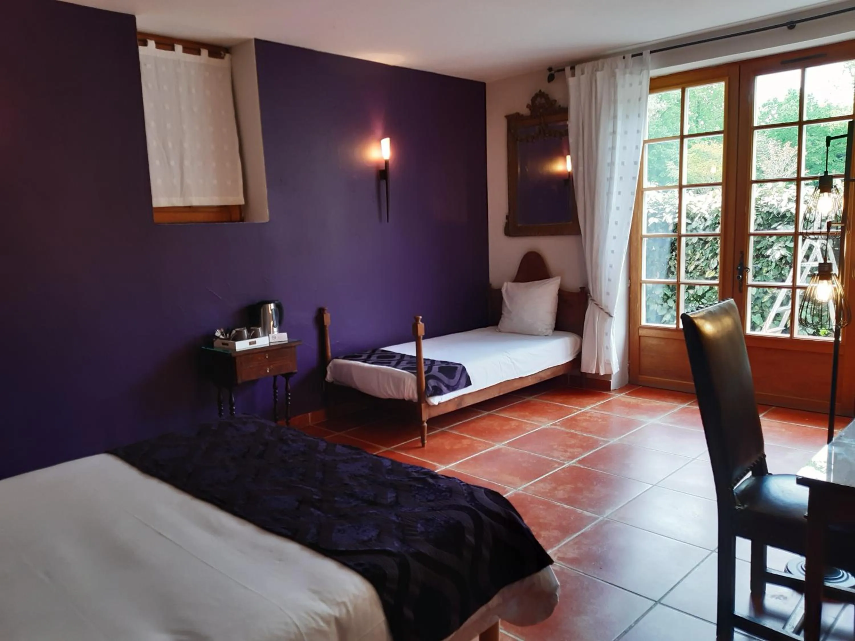 Photo of the whole room, Bed in Logis Domaine de Peyrolade
