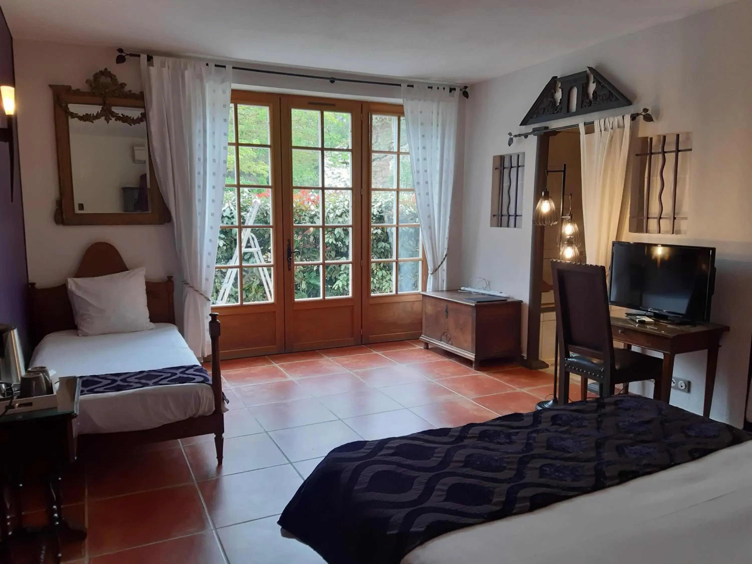 Superior Double Room in Logis Domaine de Peyrolade Superior Double Room in Logis Domaine de Peyrolade