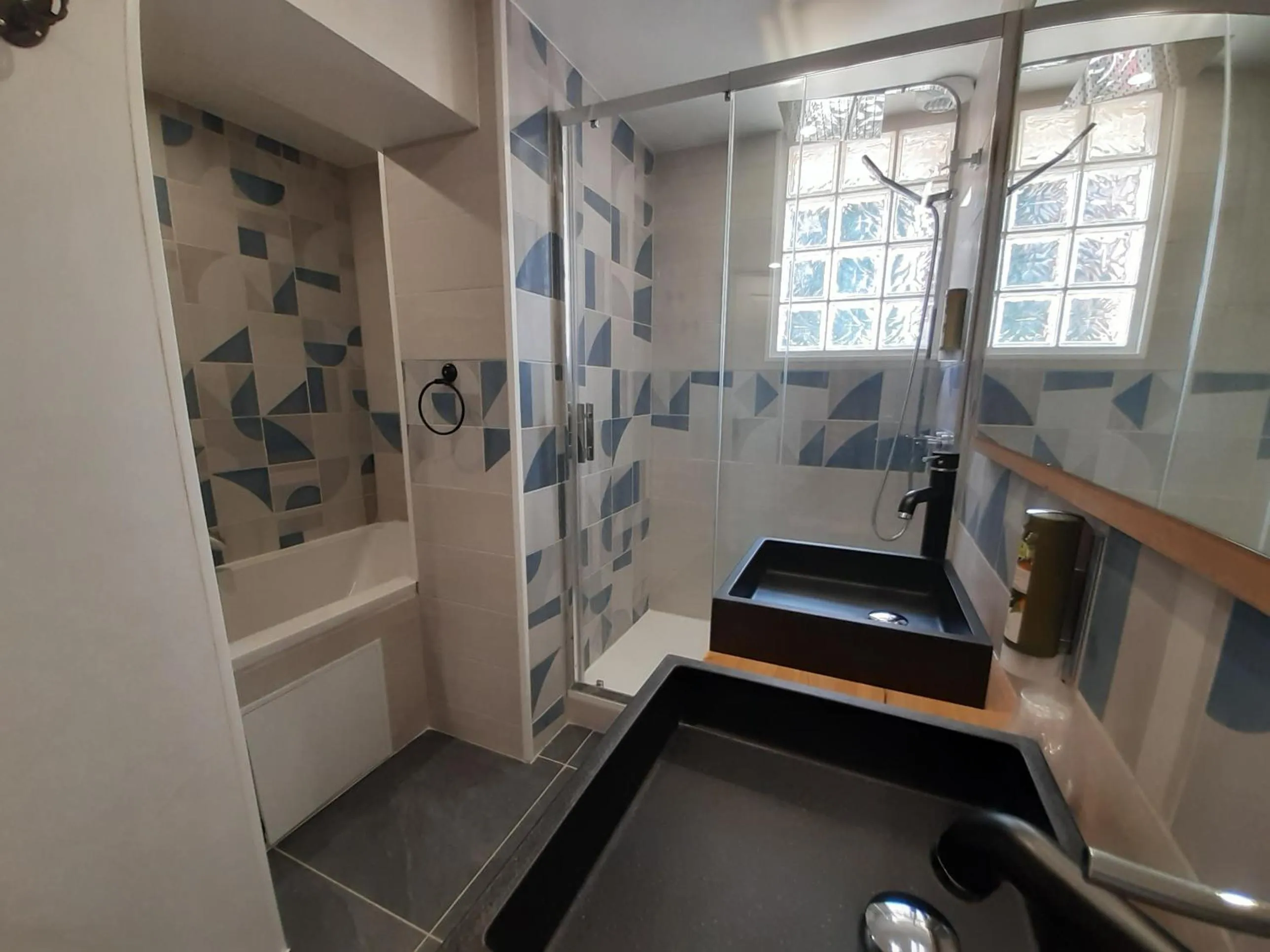 Bathroom in Logis Domaine de Peyrolade