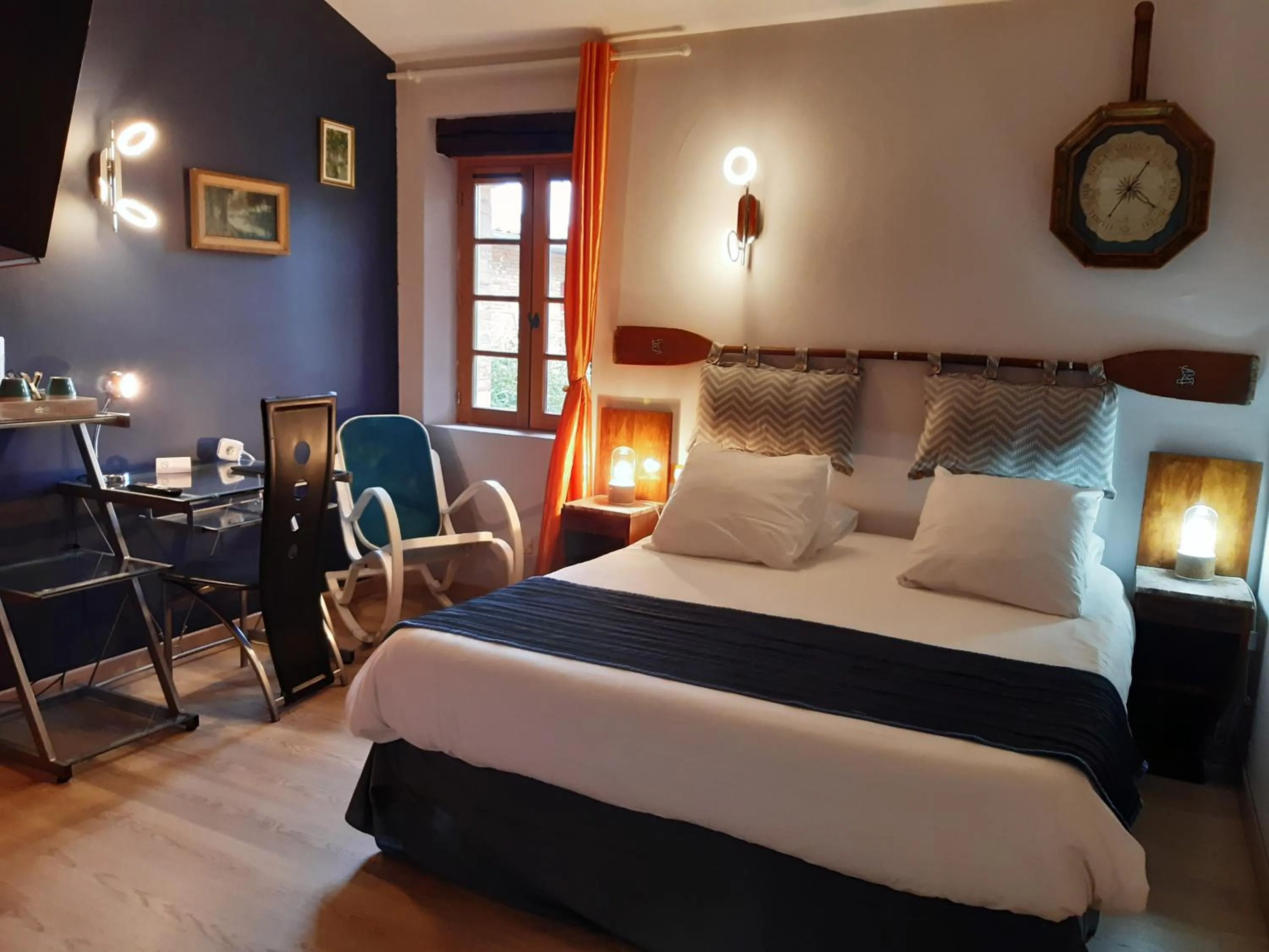 Photo of the whole room, Bed in Logis Domaine de Peyrolade