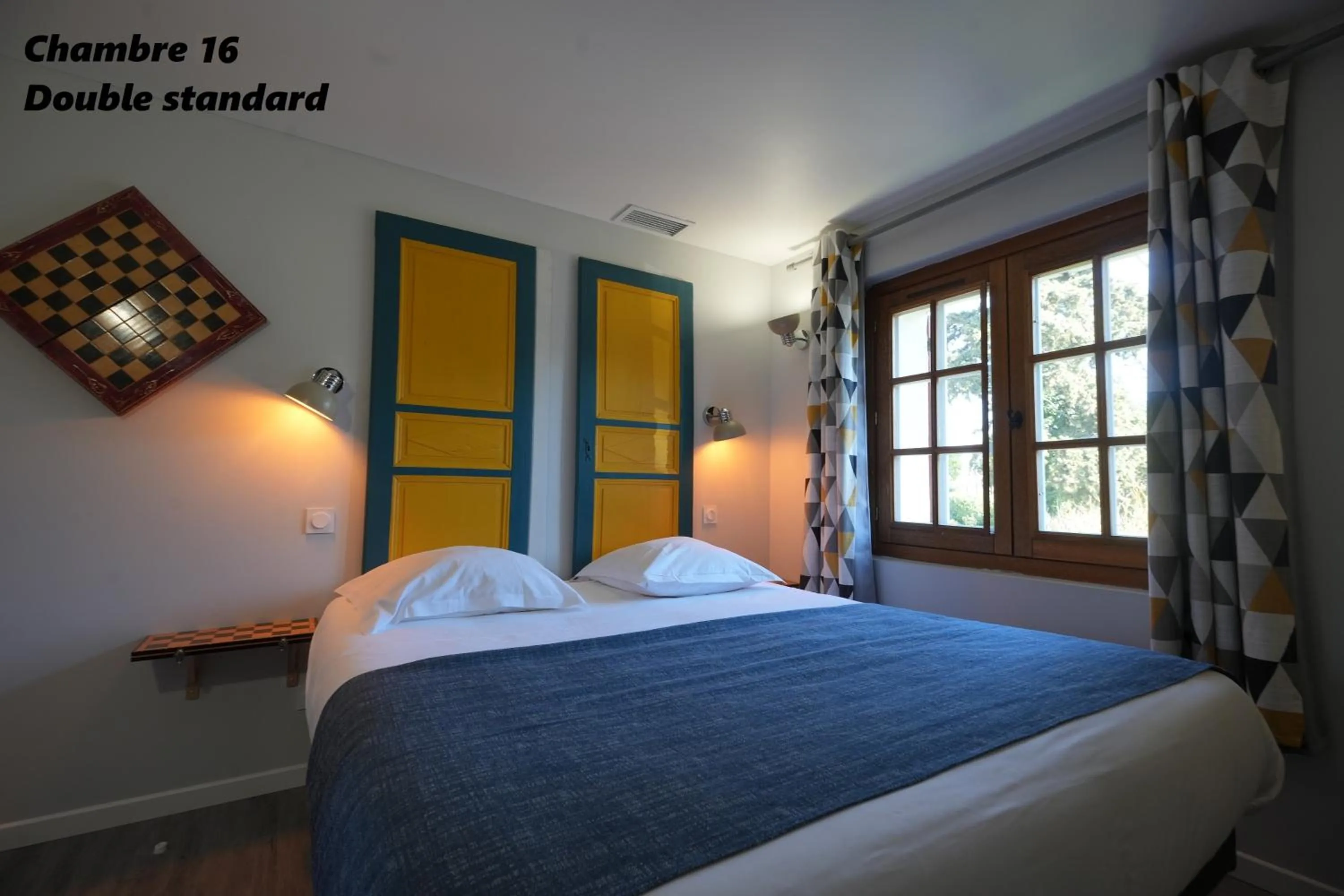 Bed in Logis Domaine de Peyrolade