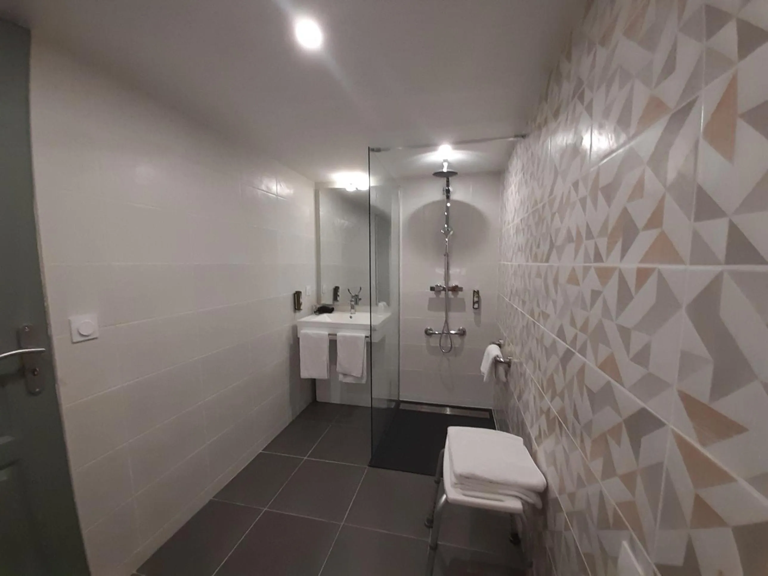 Bathroom in Logis Domaine de Peyrolade