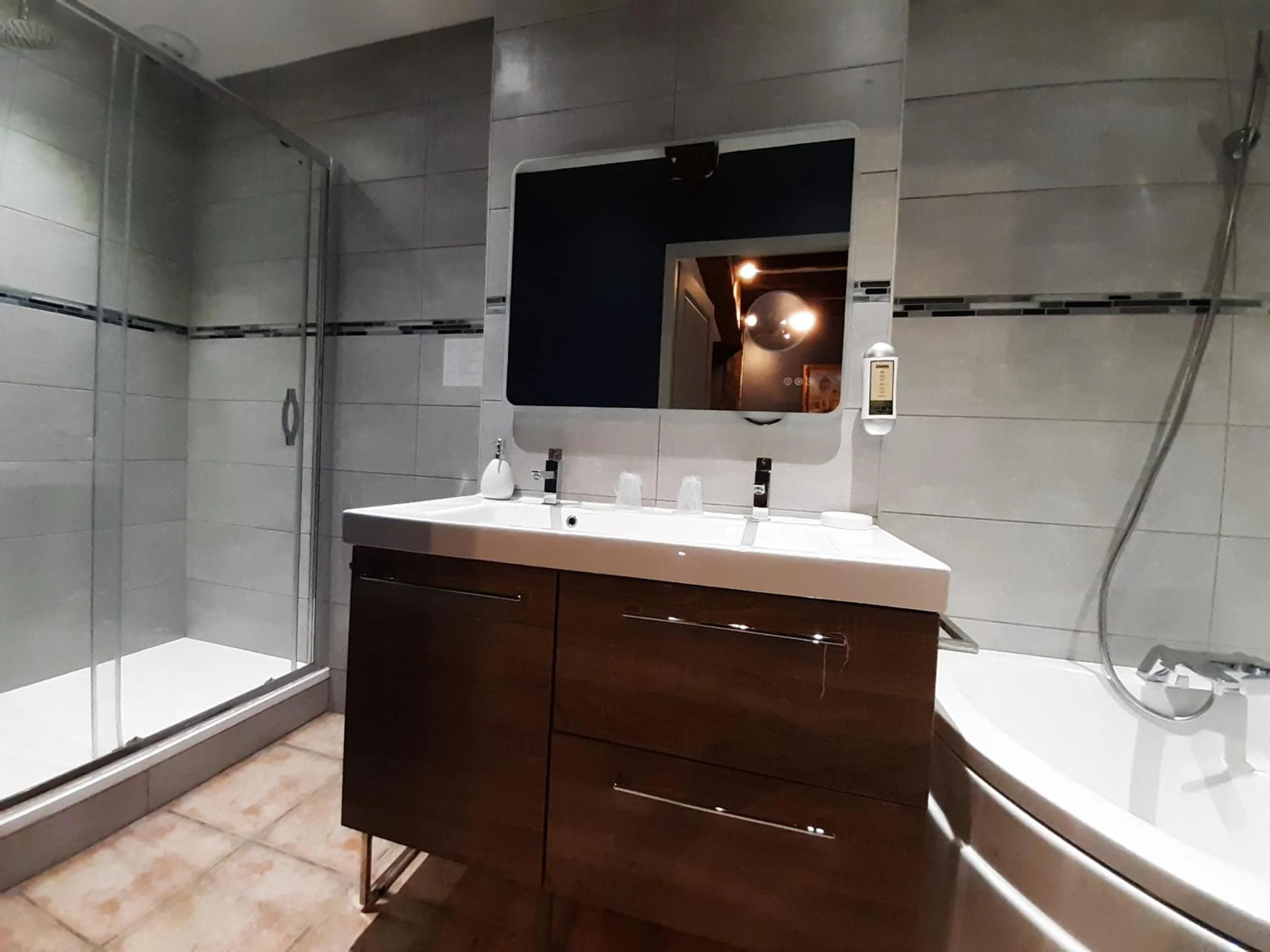 Bathroom in Logis Domaine de Peyrolade