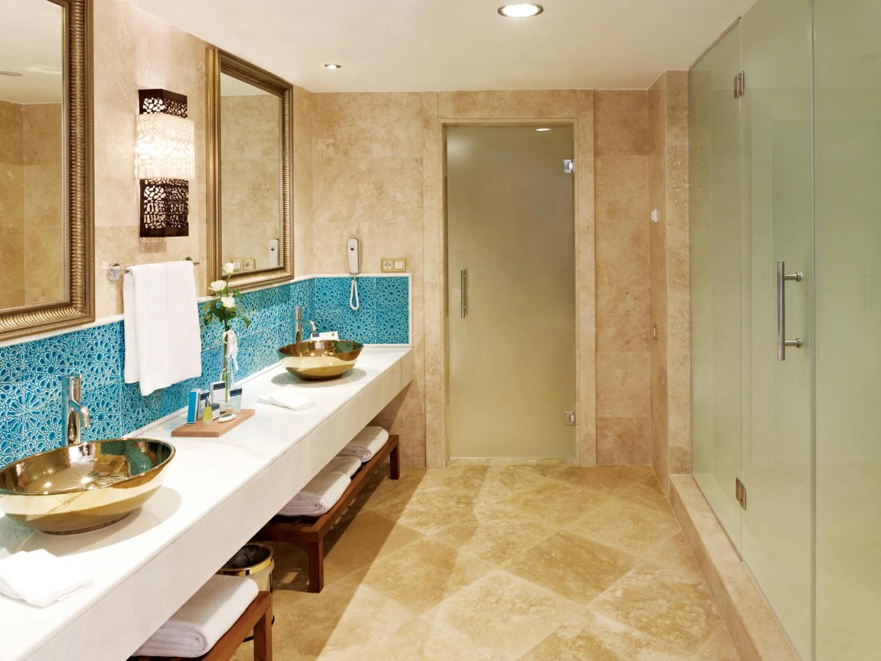 Toilet in Paloma Pasha