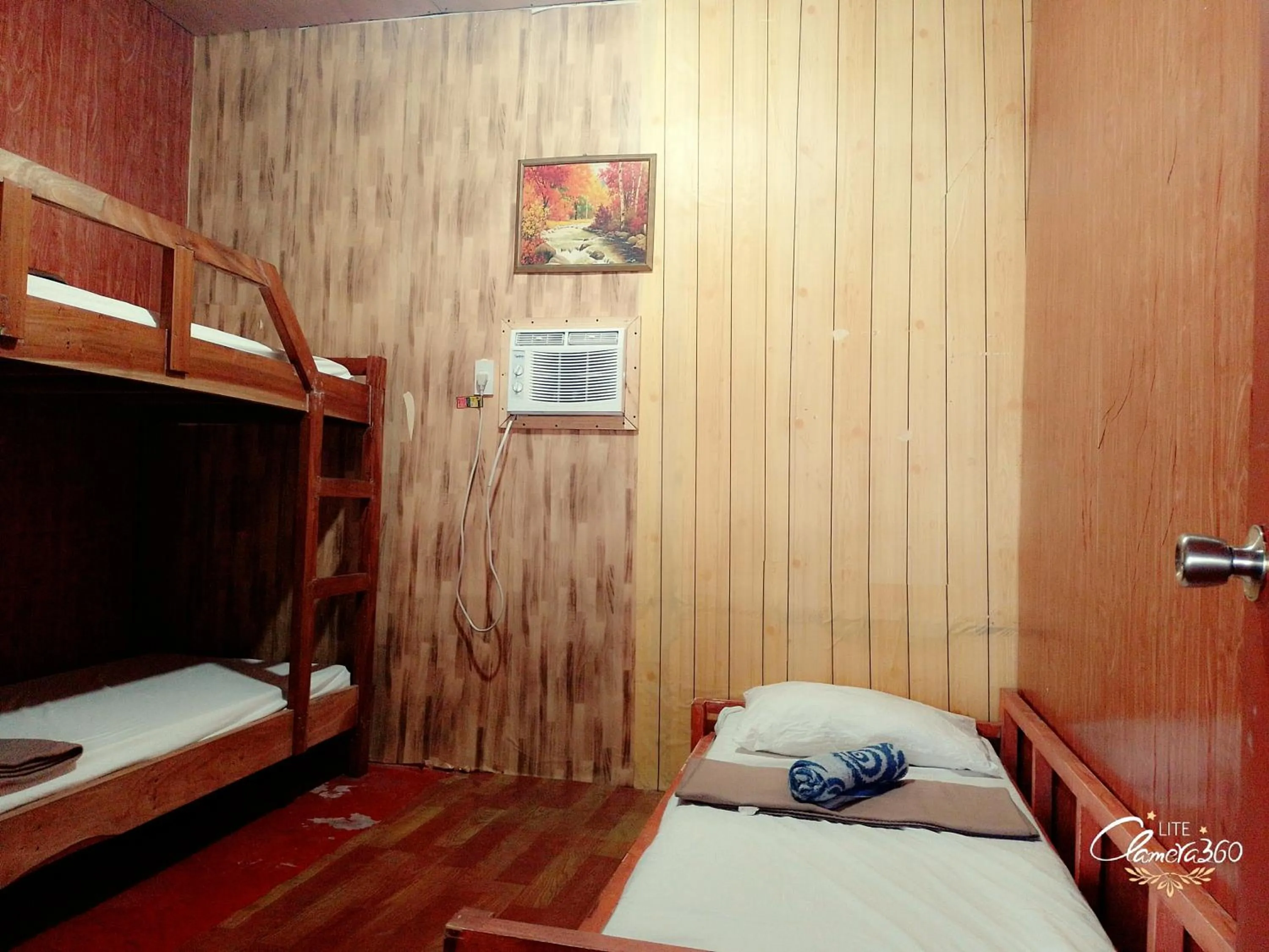 Bed in Angler's Hub & Resort Oslob