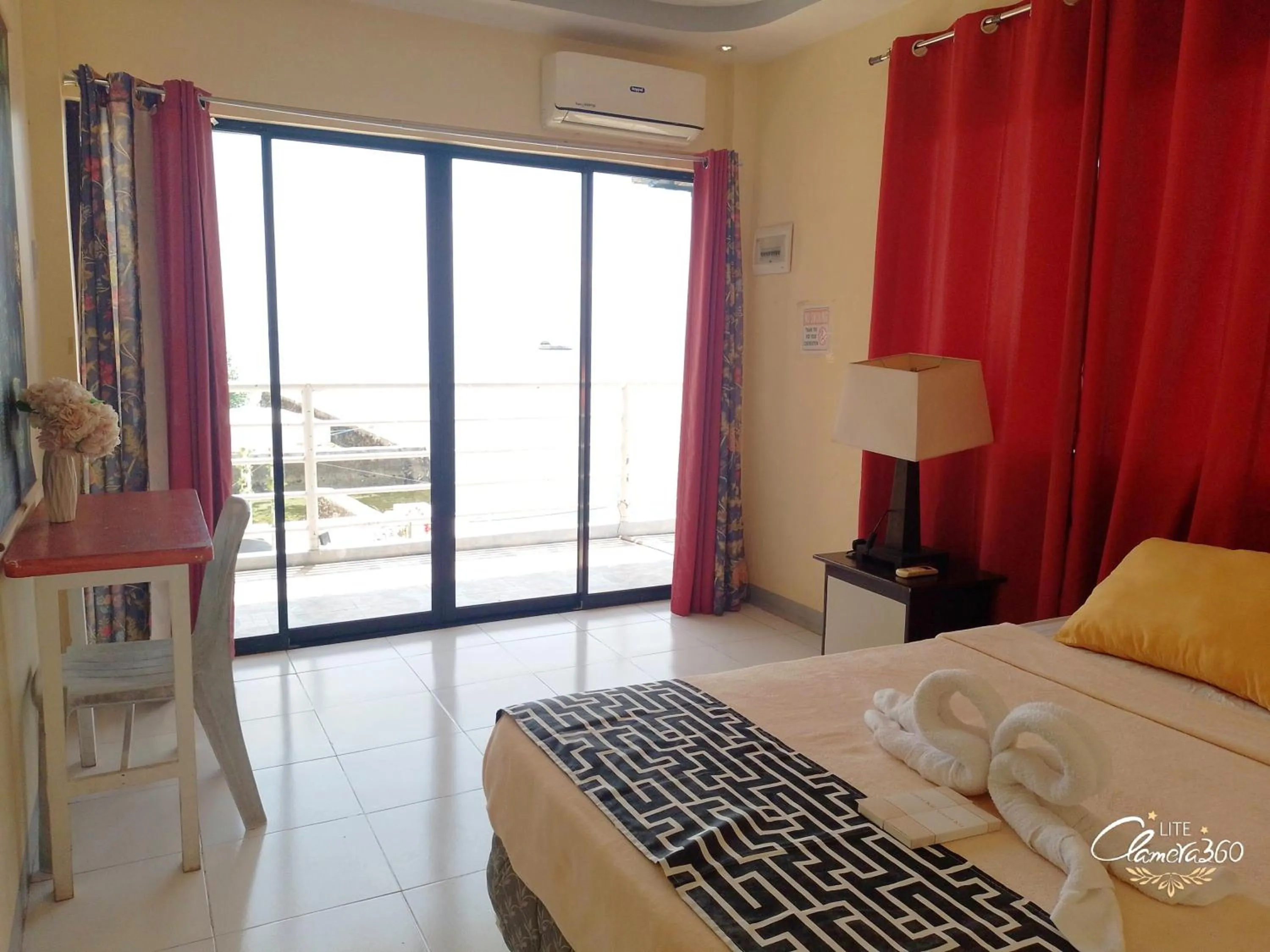 Bed in Angler's Hub & Resort Oslob